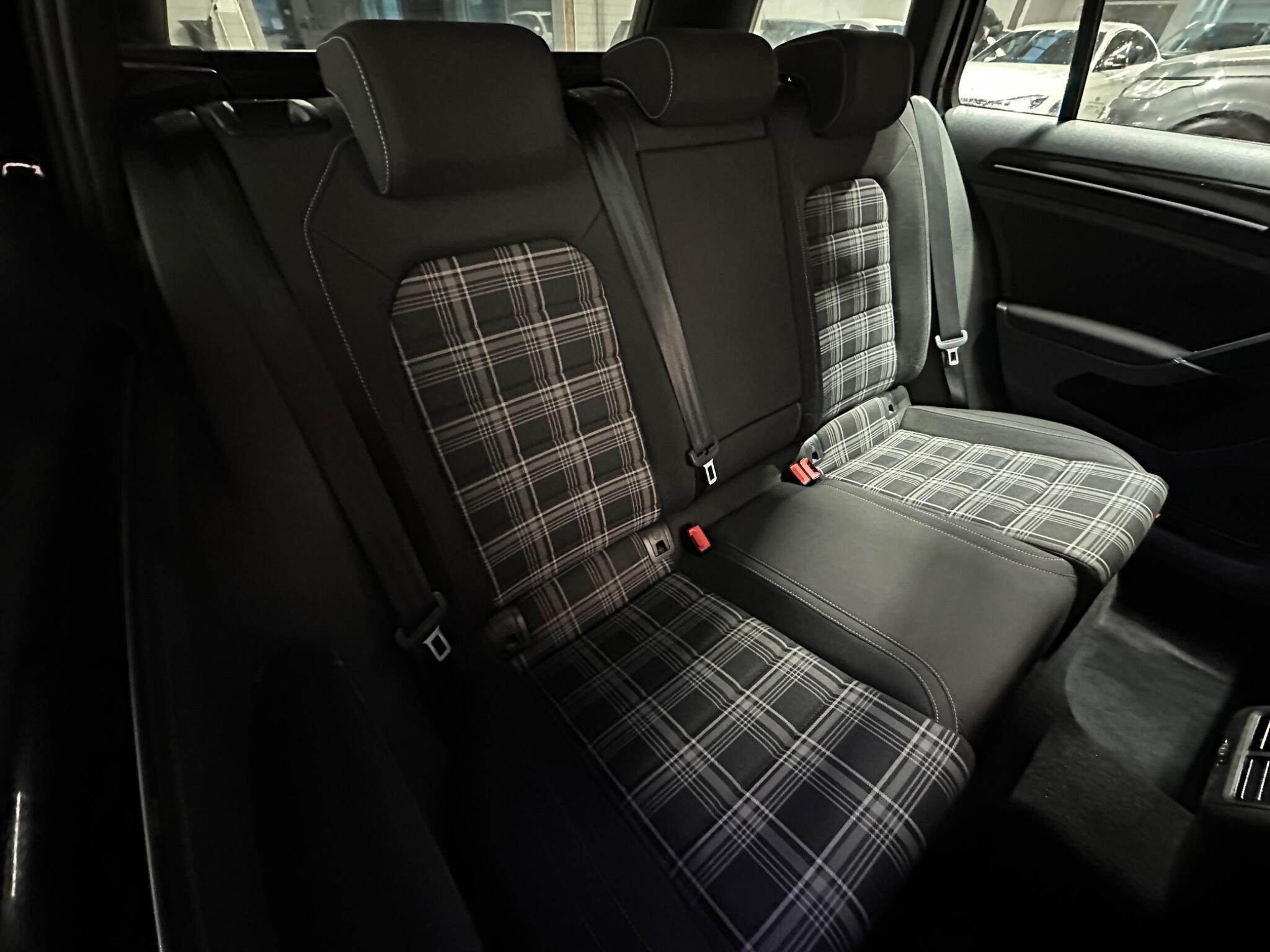 Volkswagen Golf - Image 10