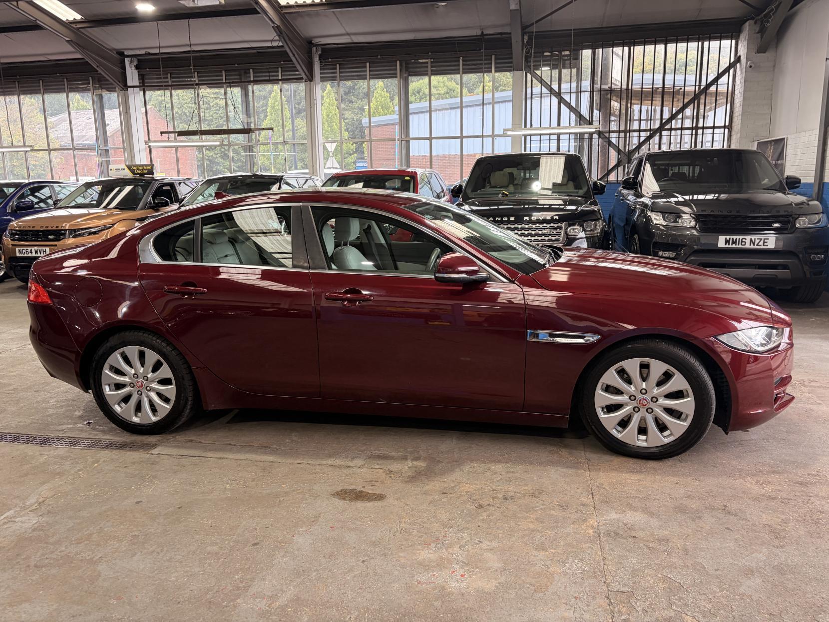 Jaguar XE - Image 8