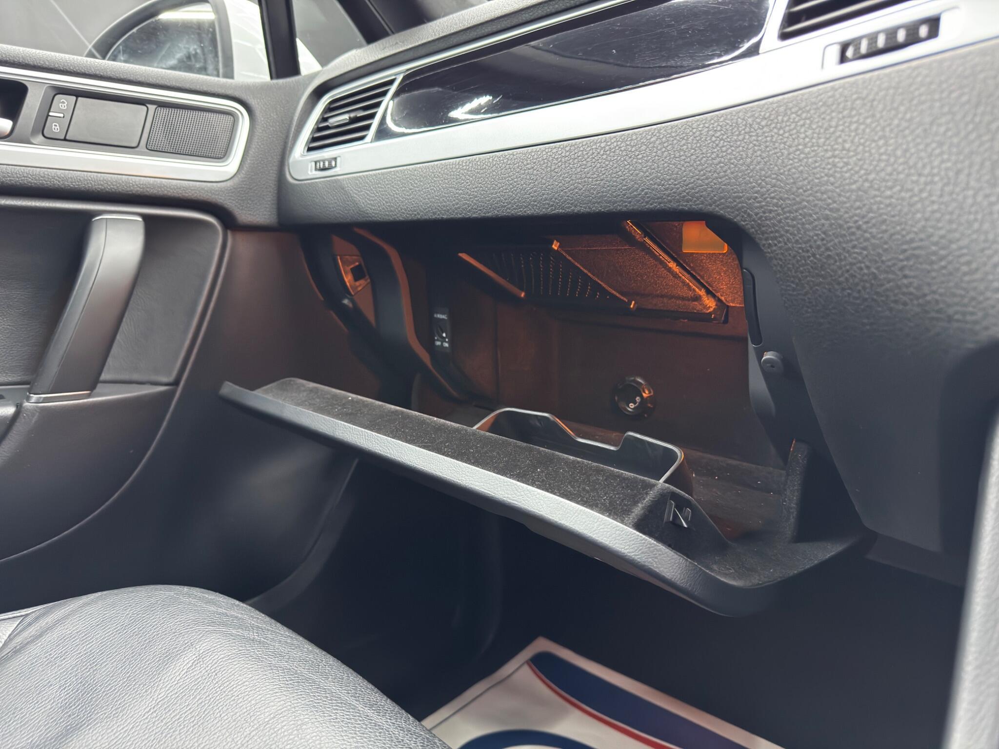 Volkswagen Touareg - Image 33