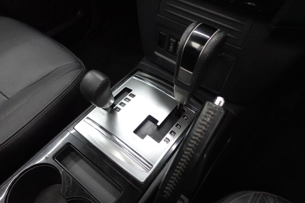 Mitsubishi Shogun - Image 19