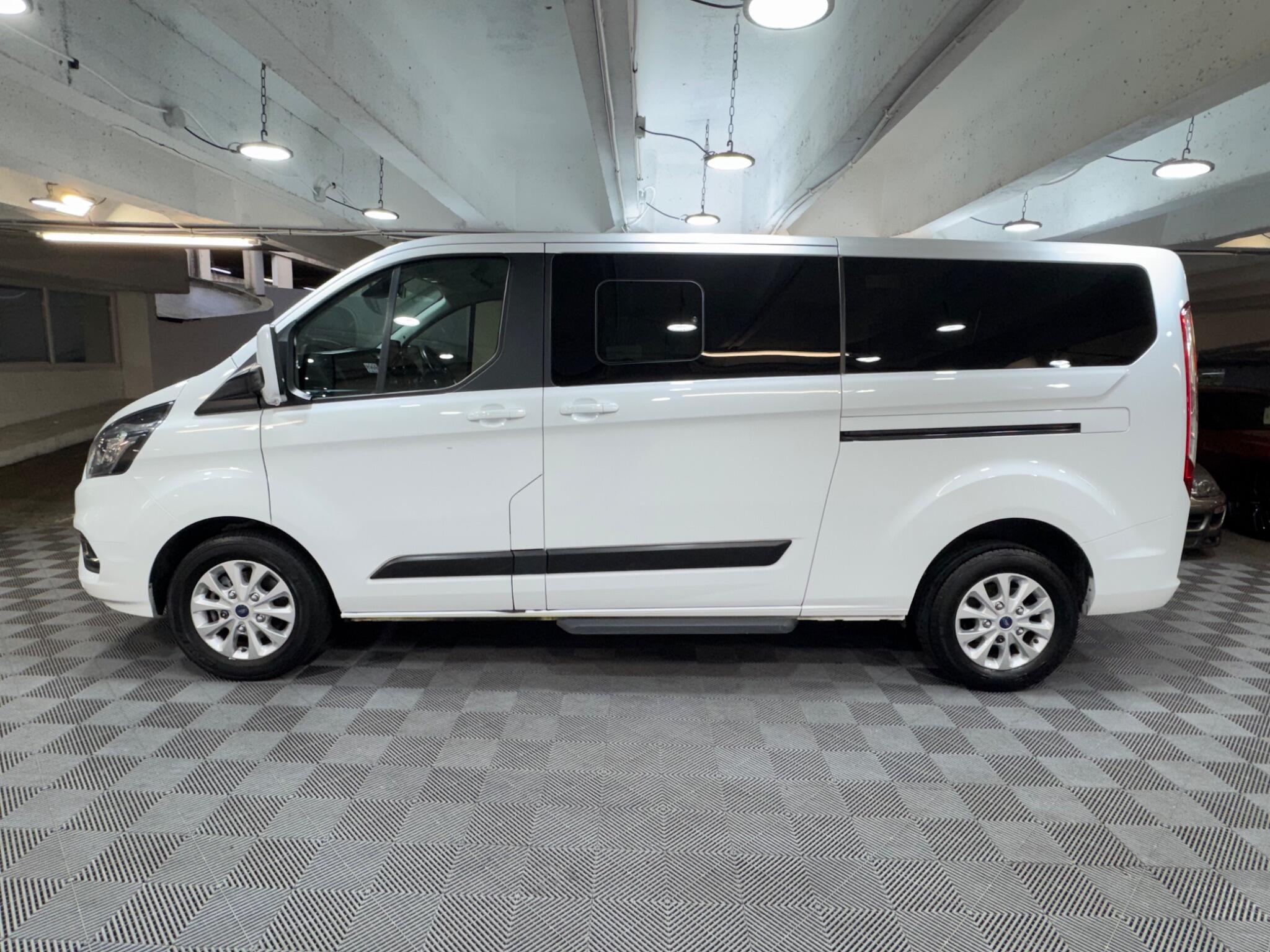 Ford TOURNEO CUSTOM - Image 2