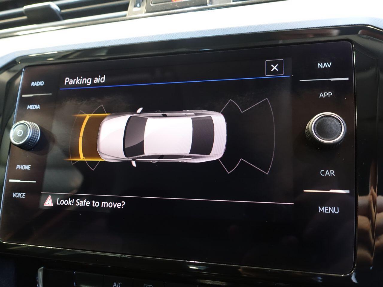 Volkswagen Passat - Image 28