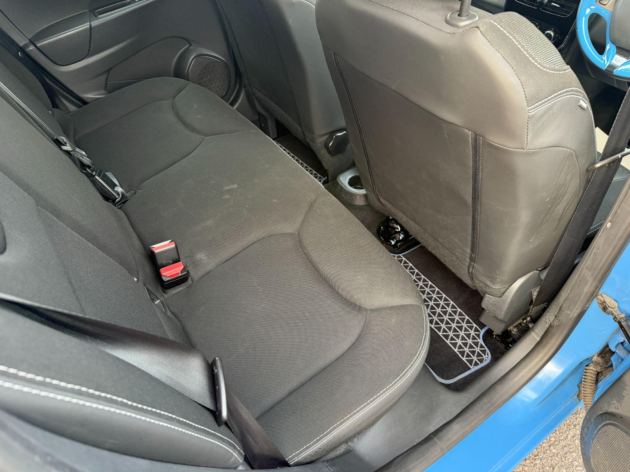 Renault Clio - Image 33