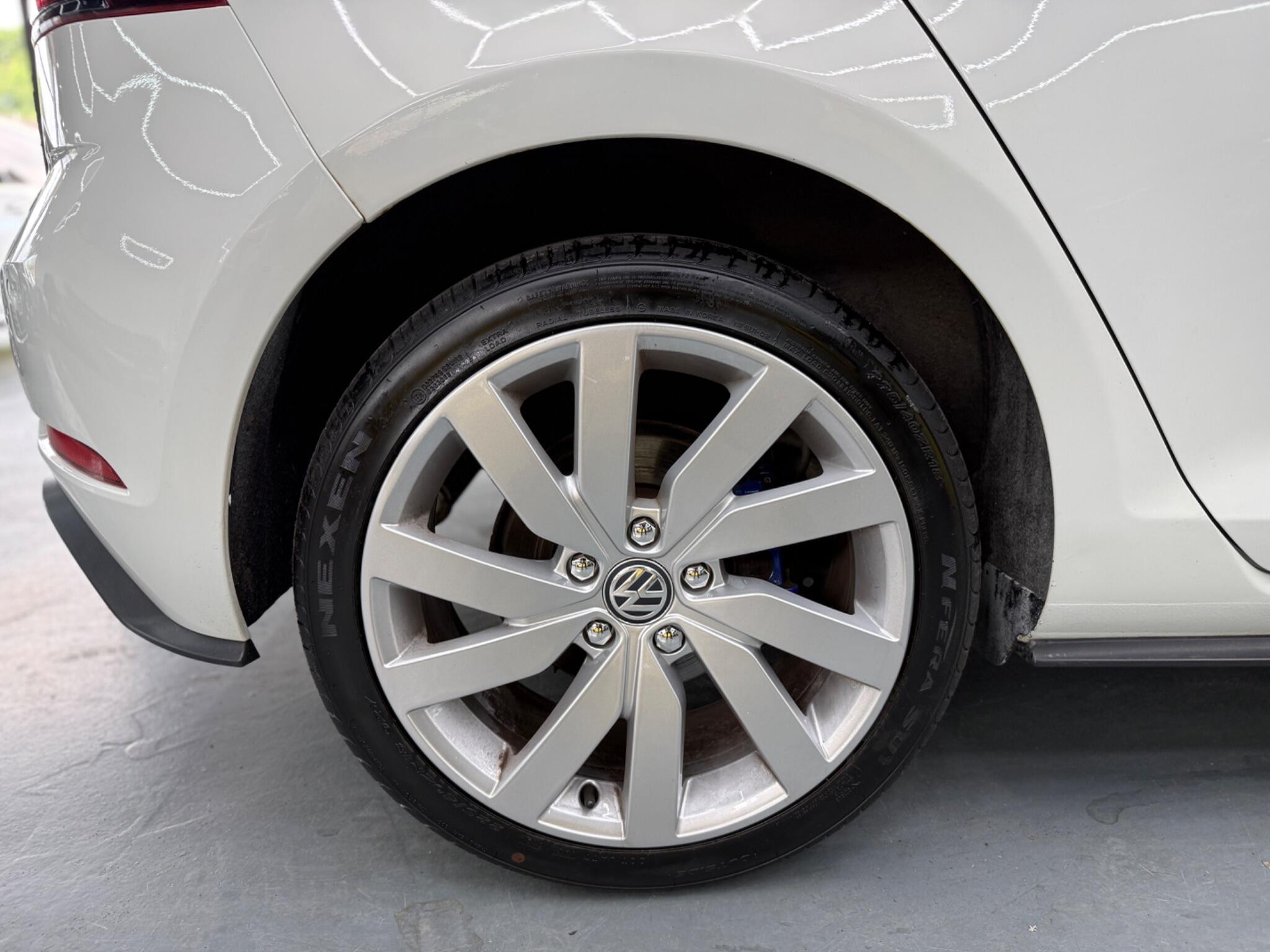 Volkswagen Golf - Image 17