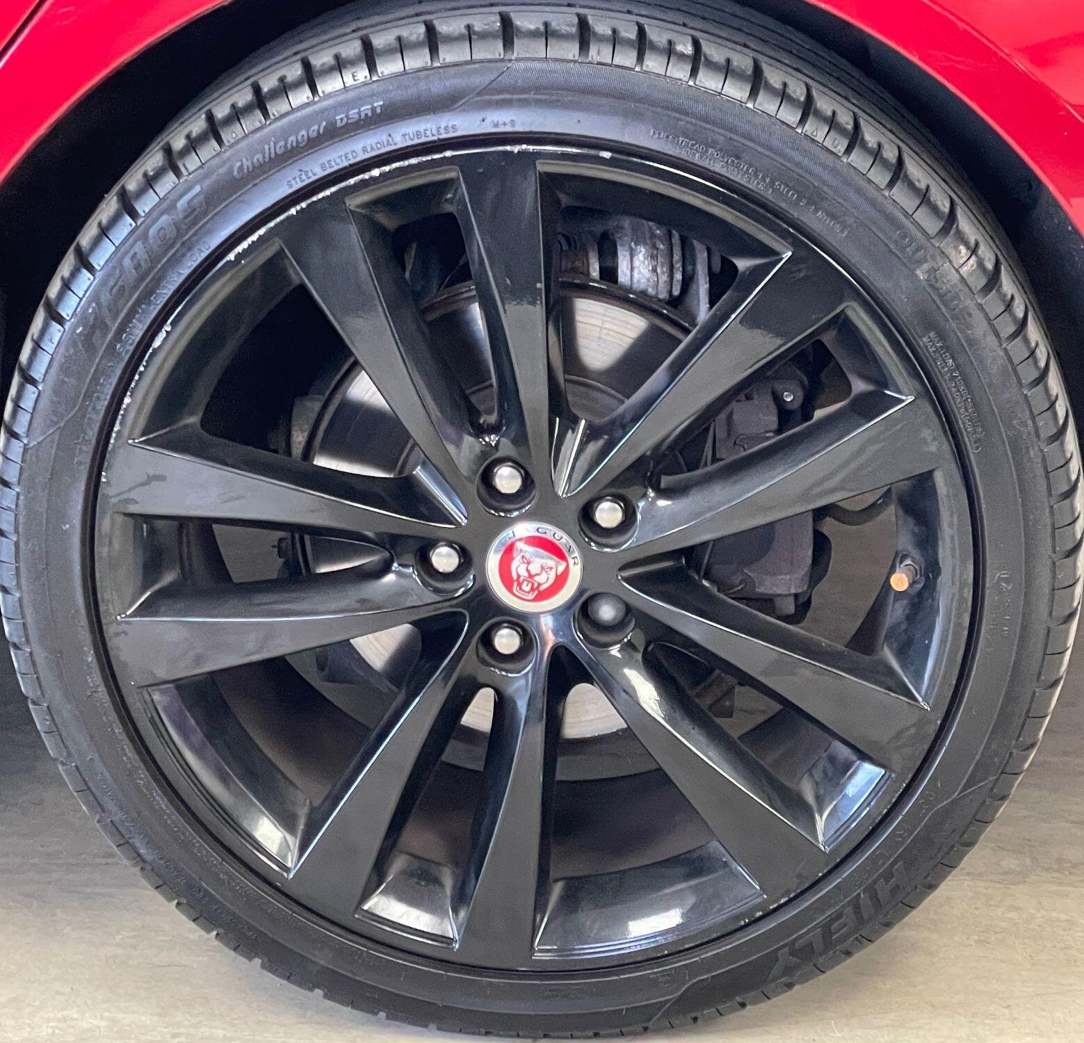 Jaguar XE - Image 13
