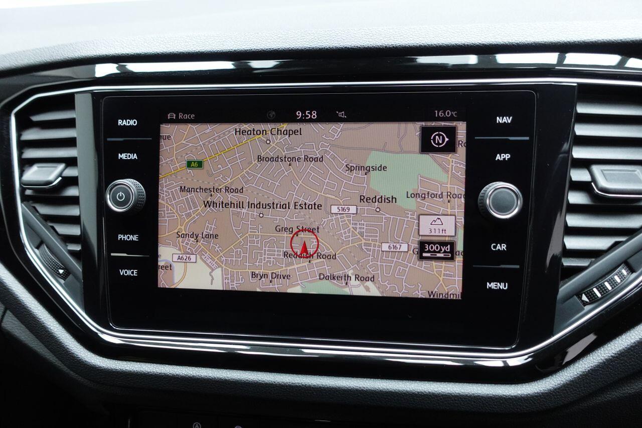 Volkswagen T-Roc - Image 2