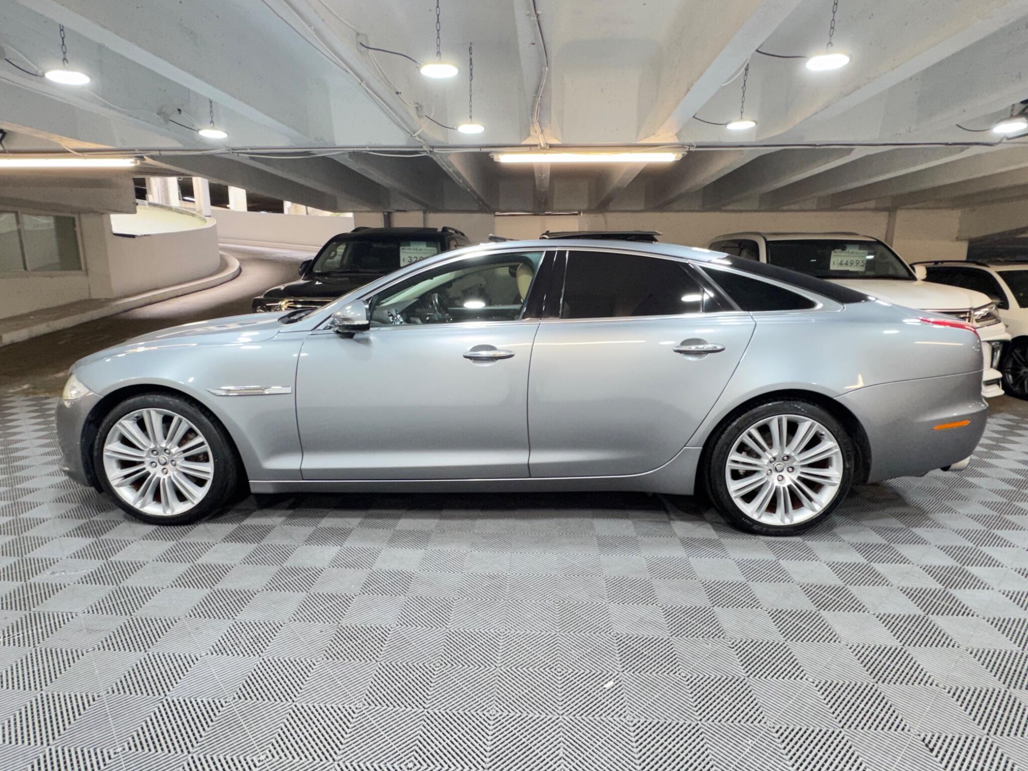 Jaguar XJ - Image 2