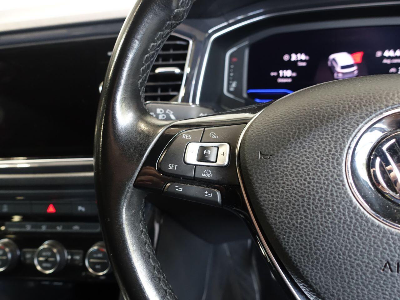Volkswagen T-Roc - Image 20