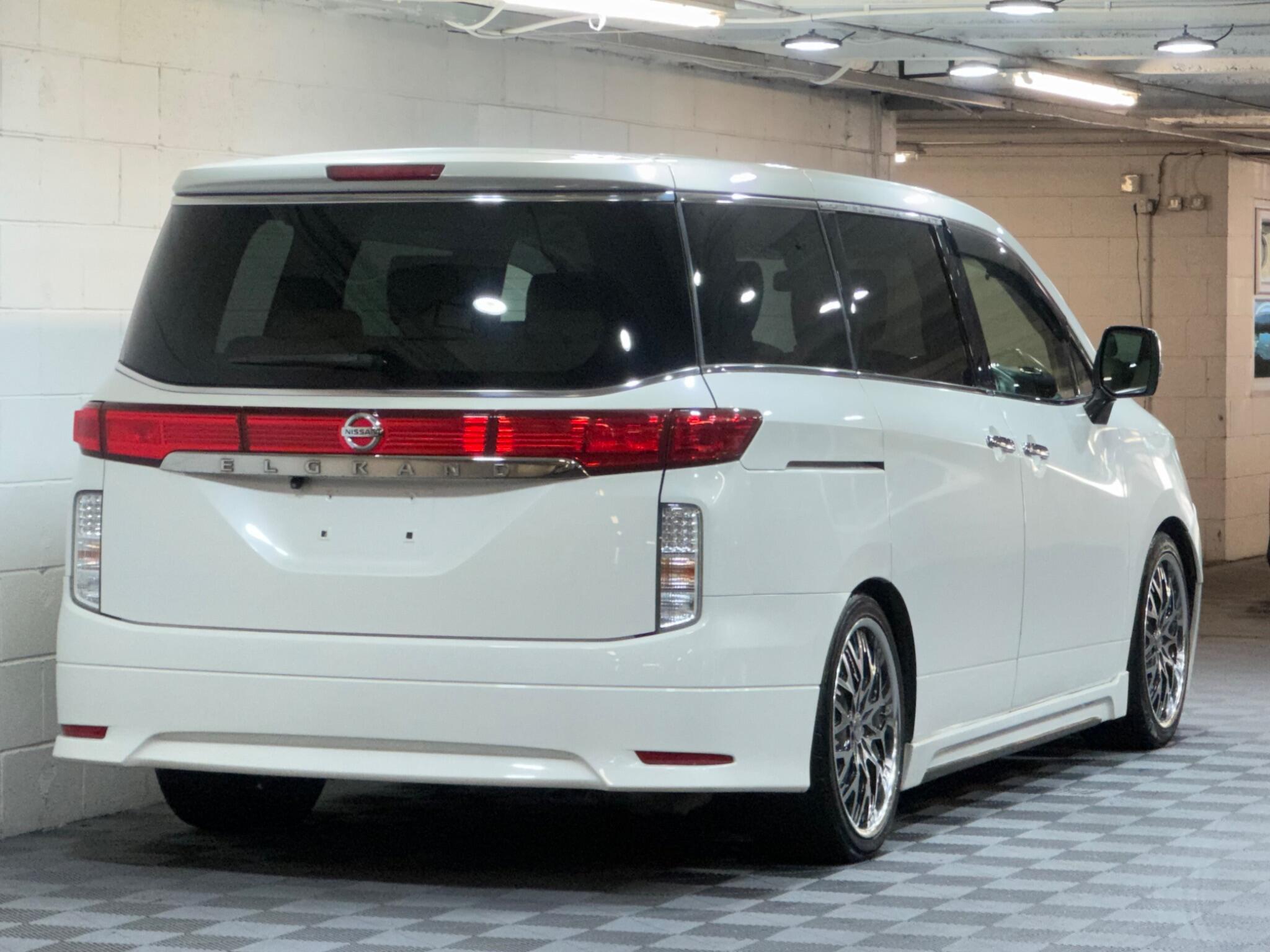 Nissan Elgrand - Image 4