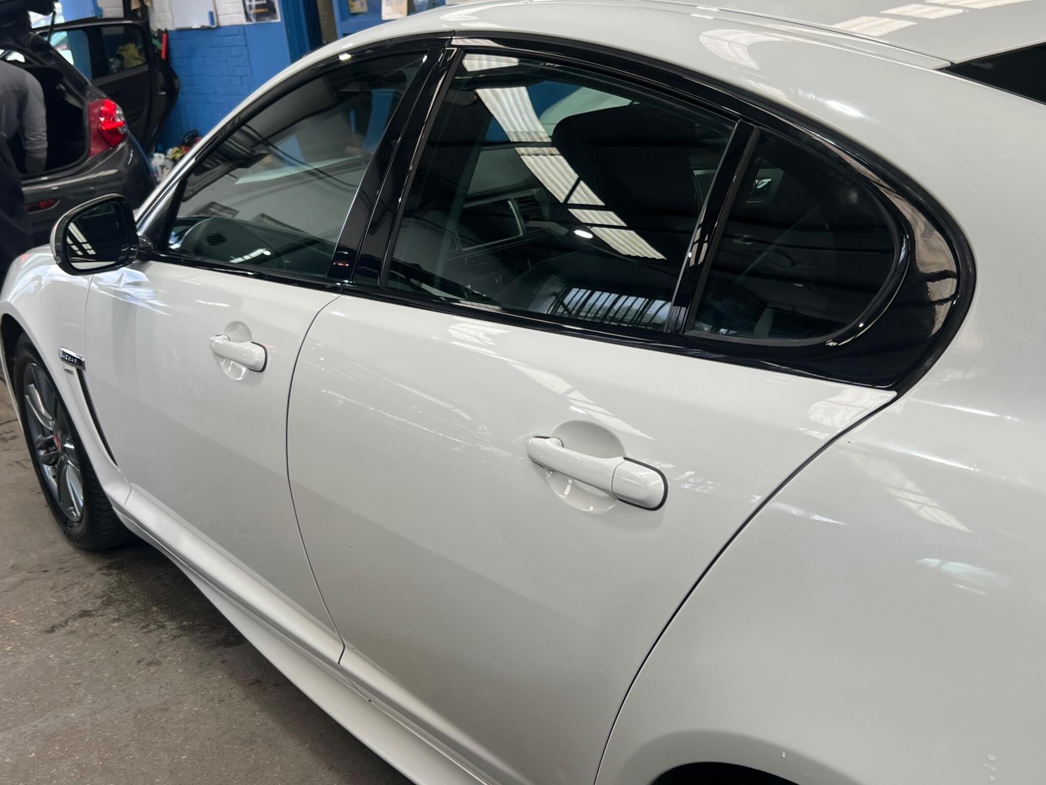 Jaguar XF - Image 33