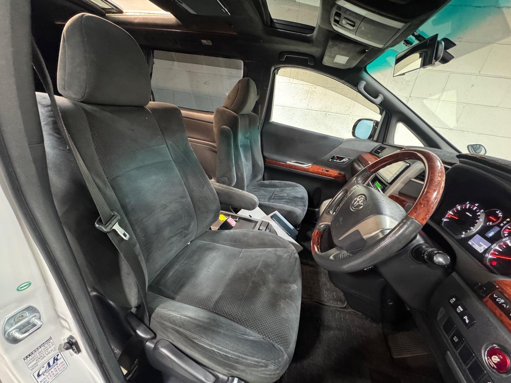 Toyota Alphard - Image 8