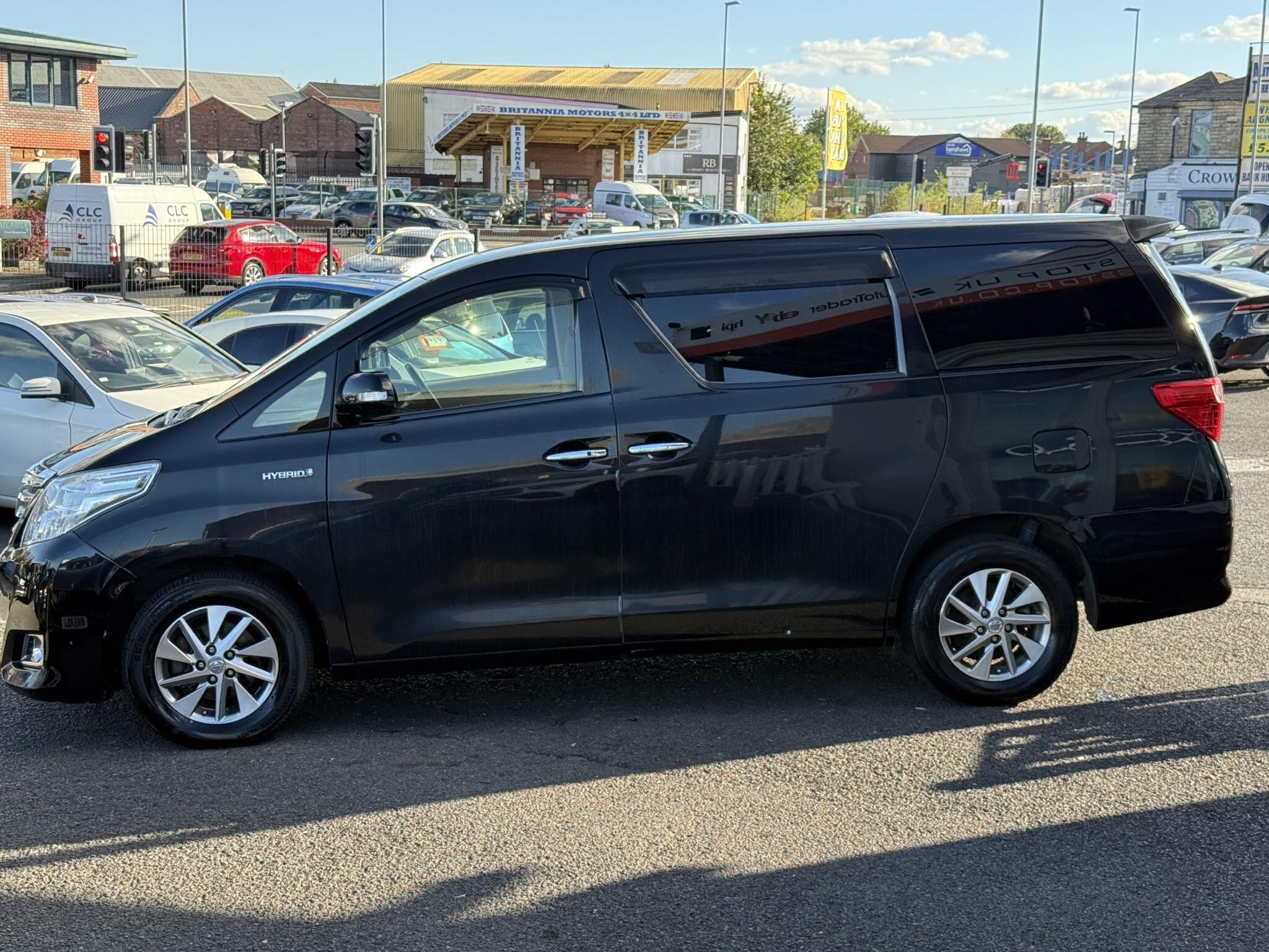 Toyota Alphard - Image 15