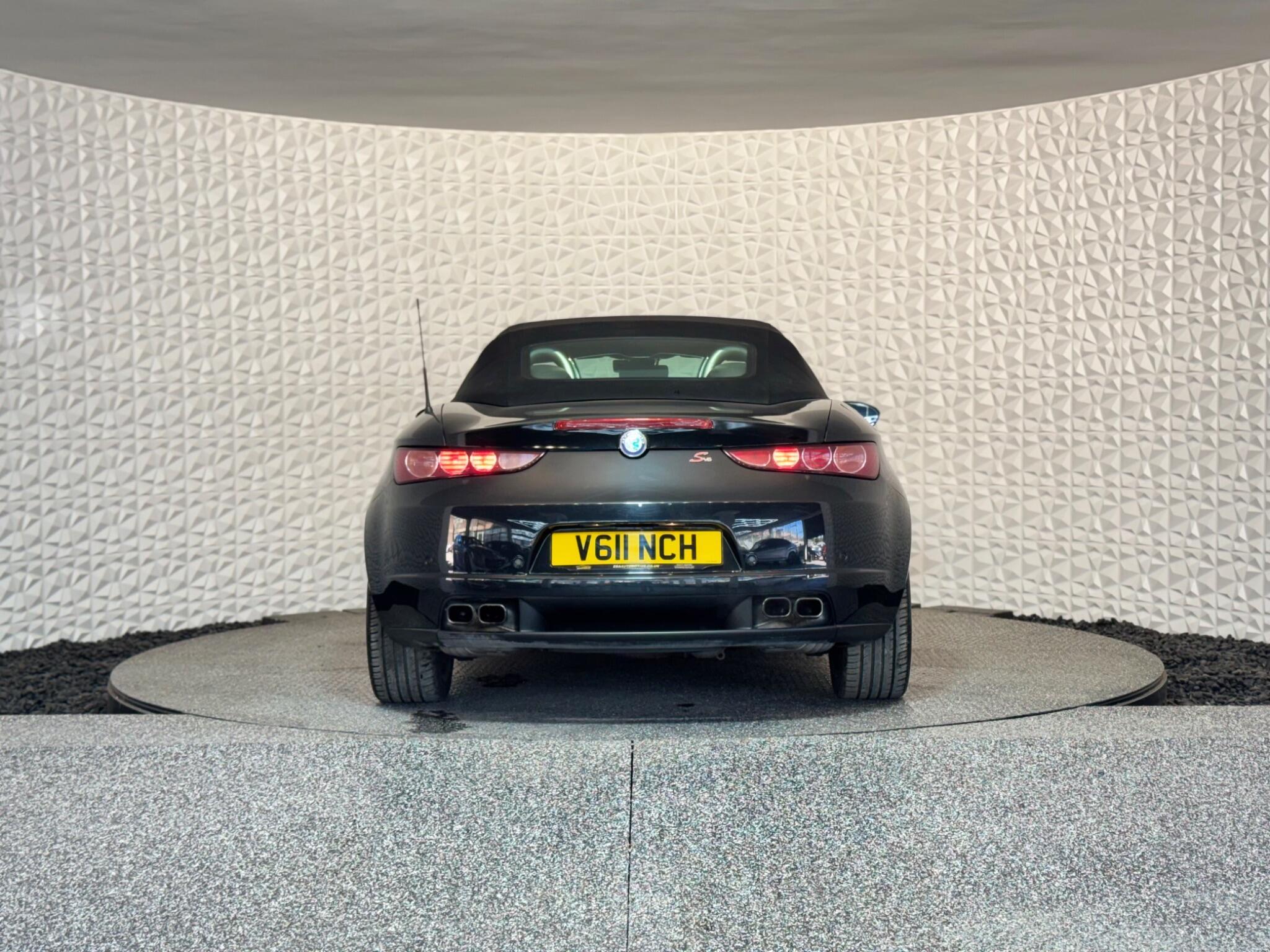 Alfa Romeo Spider - Image 11