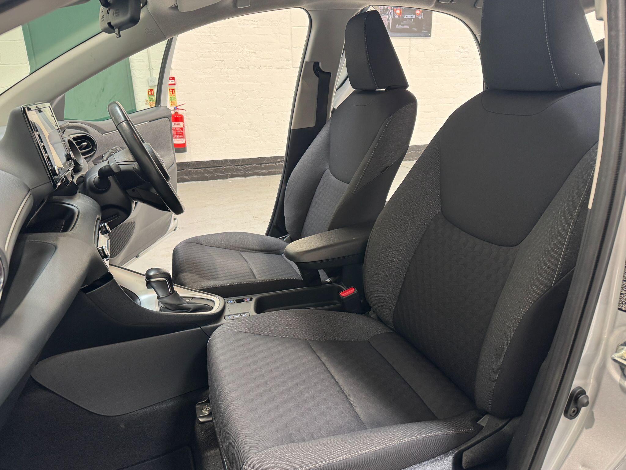 Toyota Yaris - Image 54