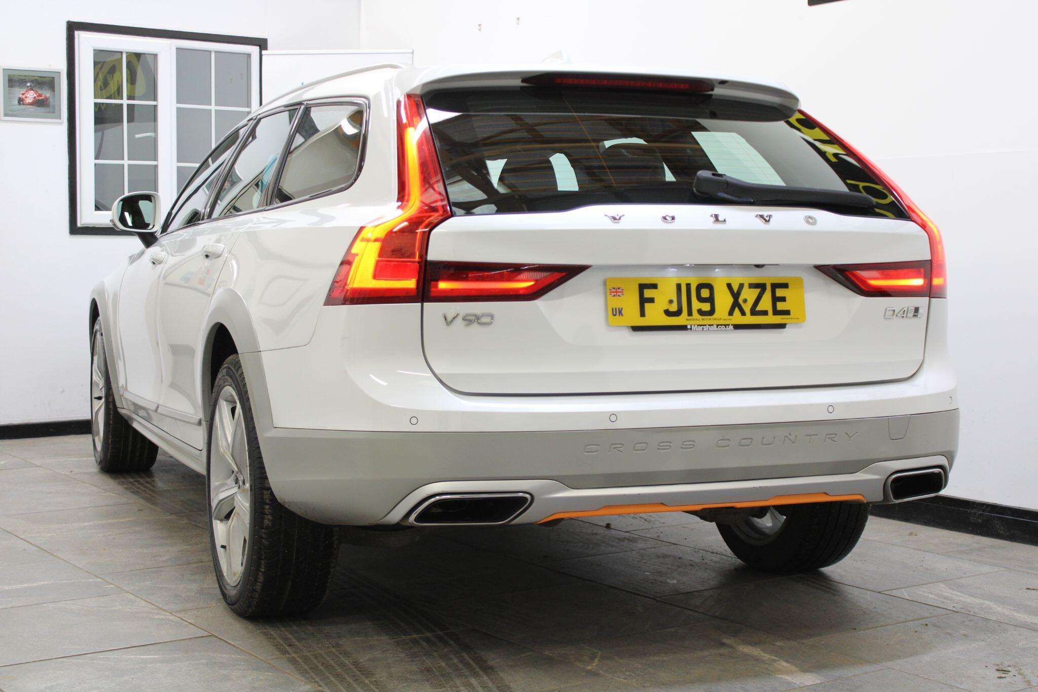 Volvo V90 CROSS COUNTRY - Image 18