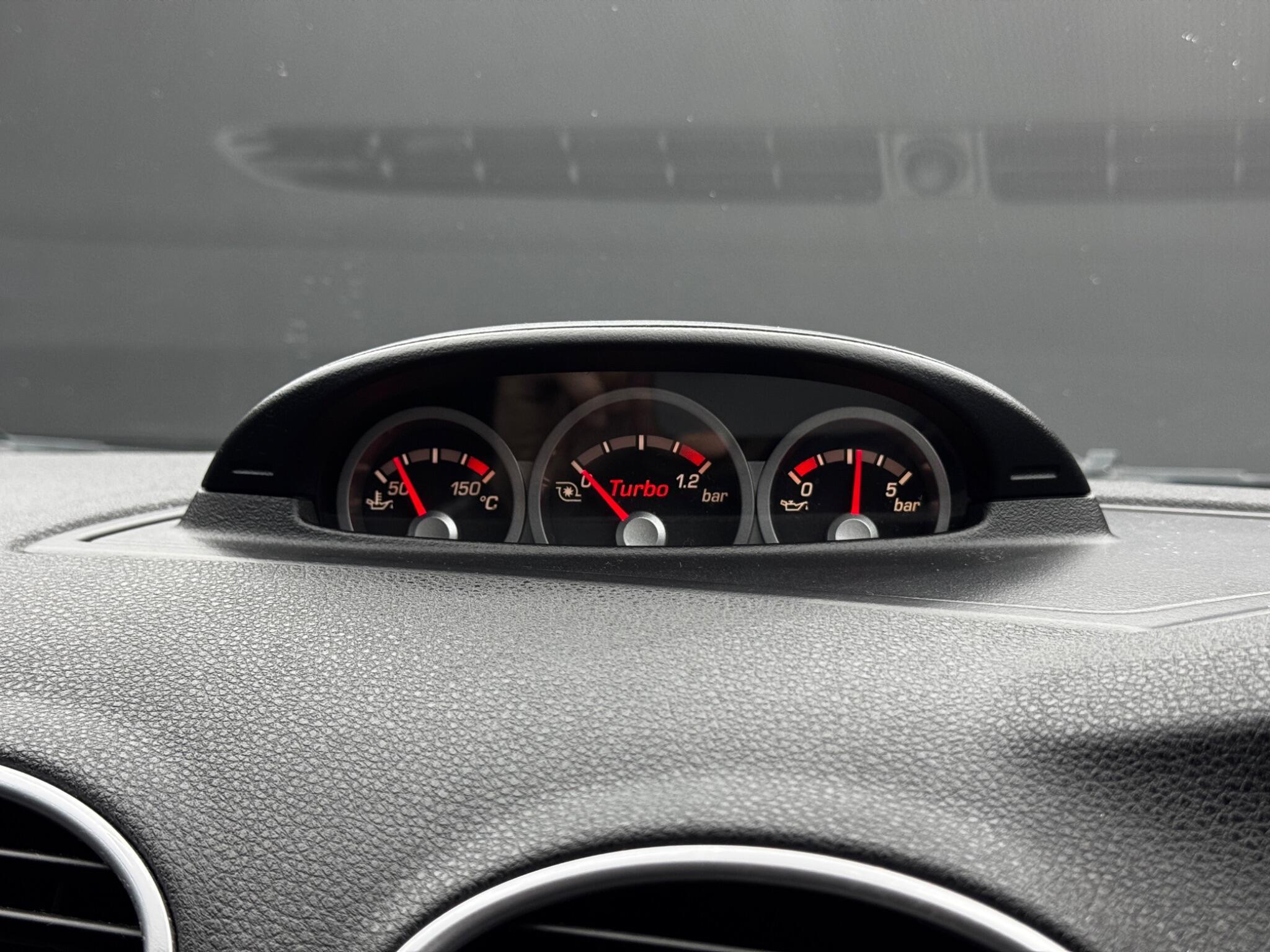 Ford Focus - Image 21