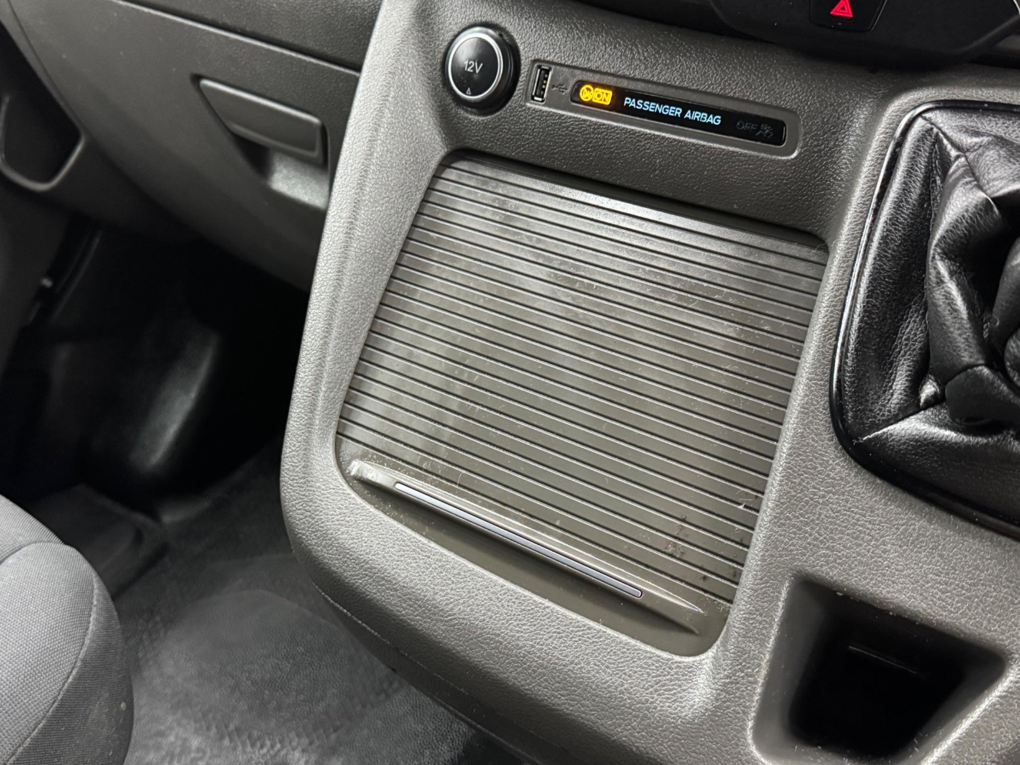 Ford TOURNEO CUSTOM - Image 27