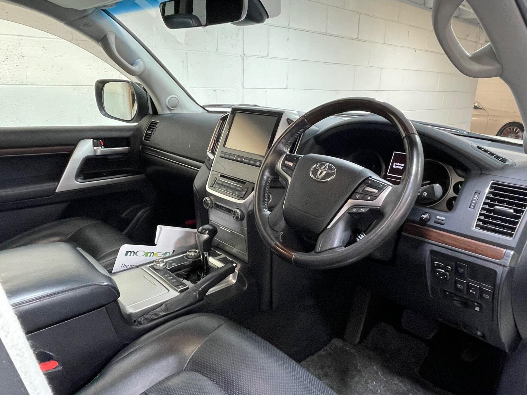 Toyota Land Cruiser - Image 8