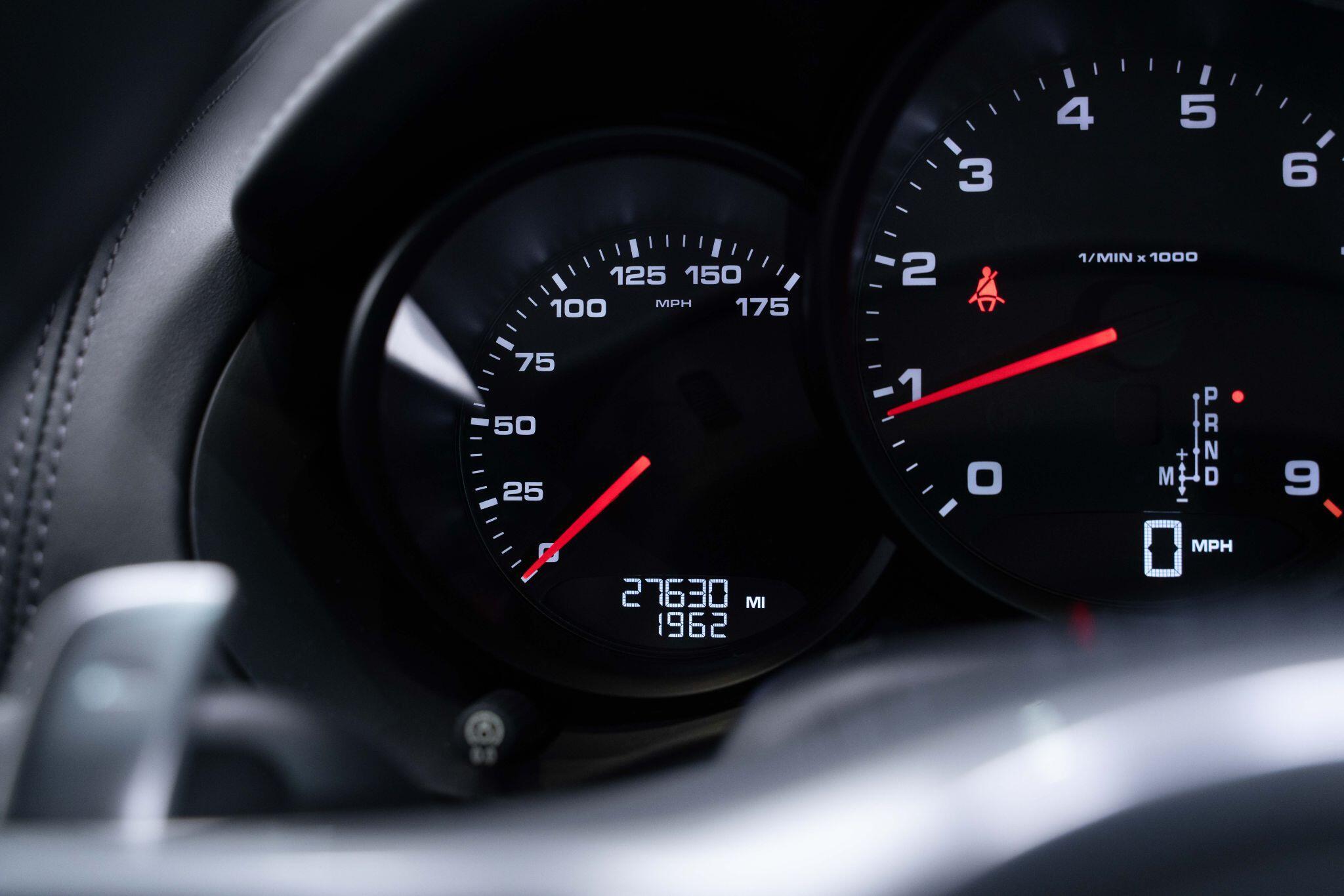 Porsche Cayman - Image 28