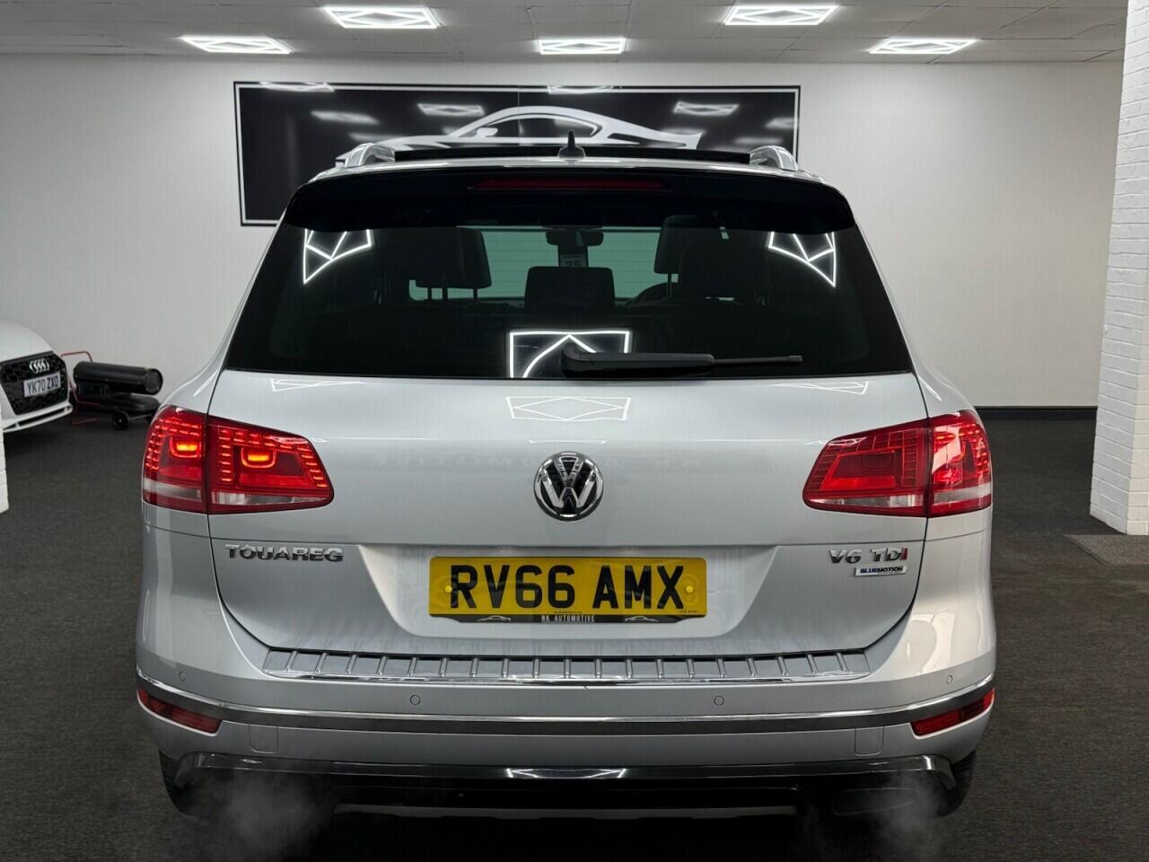 Volkswagen Touareg - Image 7