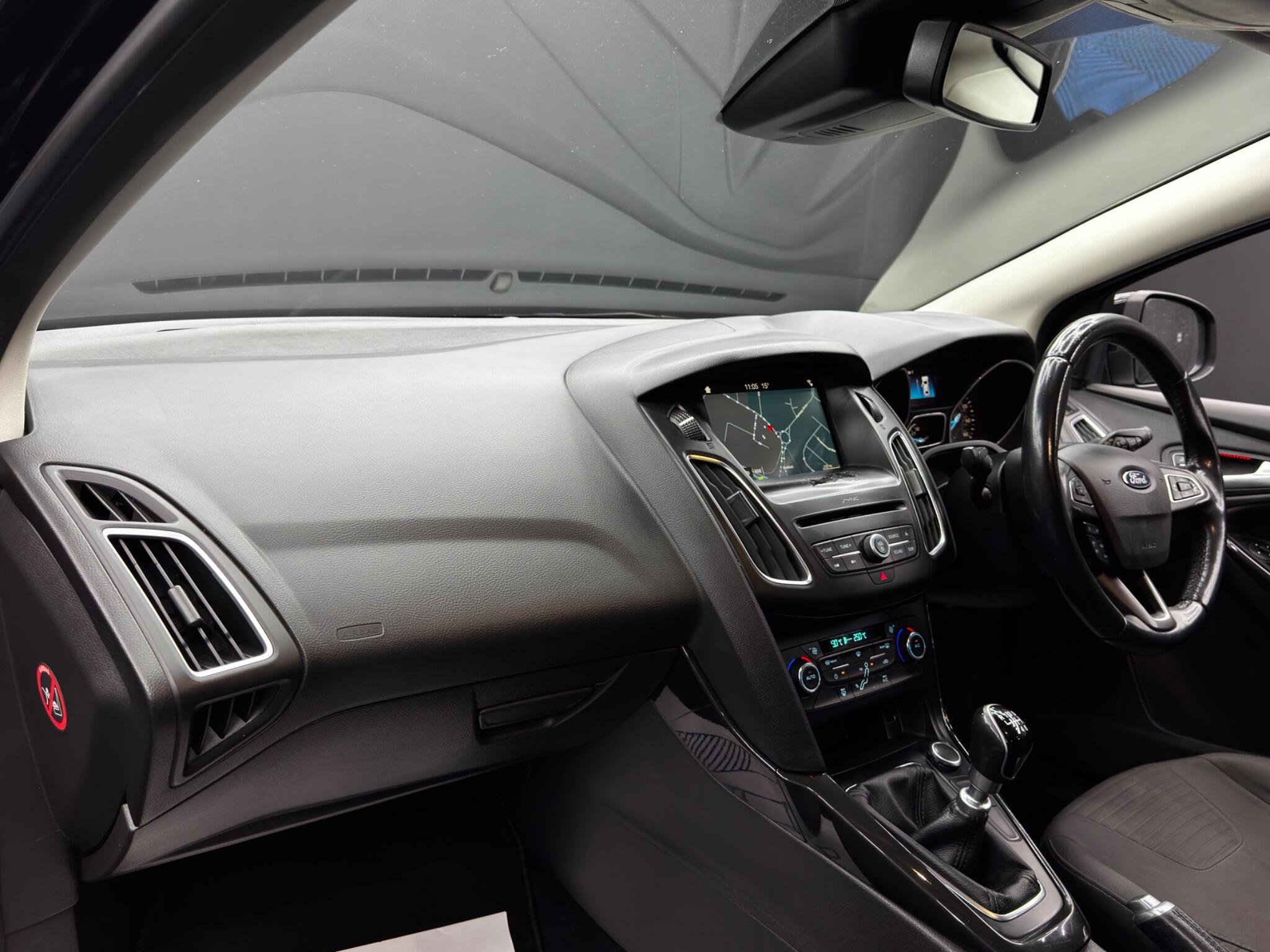 Ford Focus - Image 11