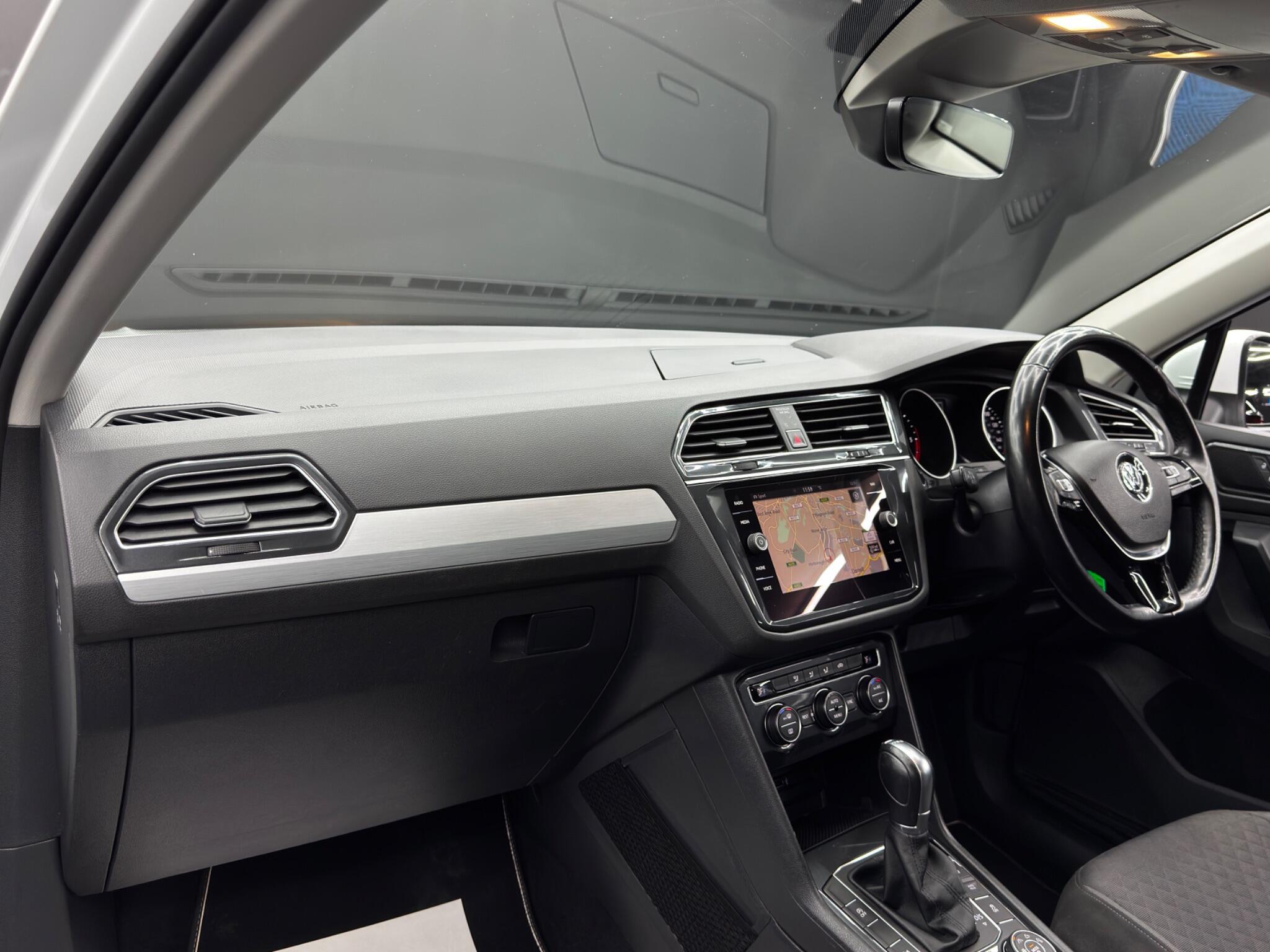 Volkswagen Tiguan - Image 11