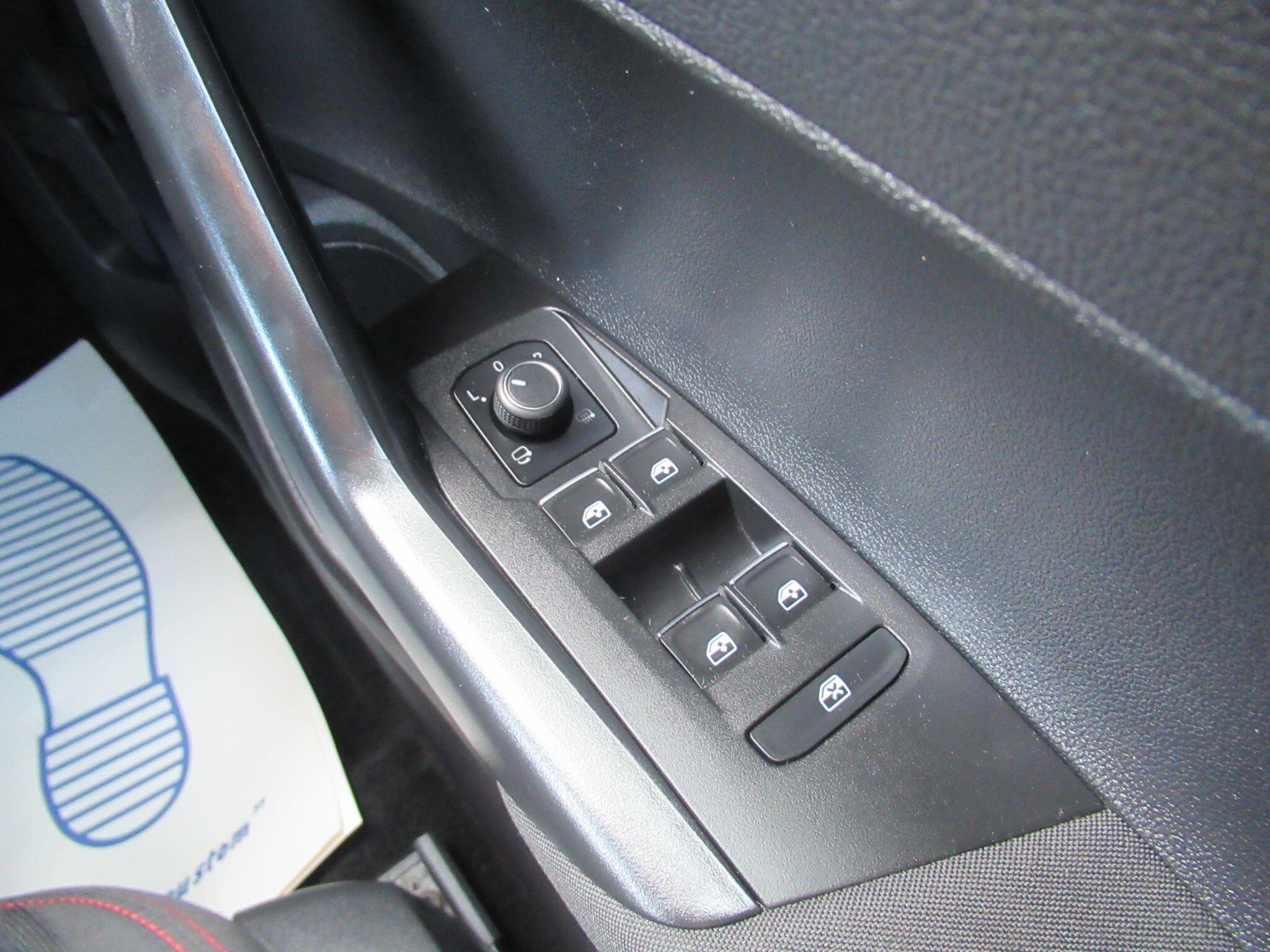 Volkswagen Polo - Image 32