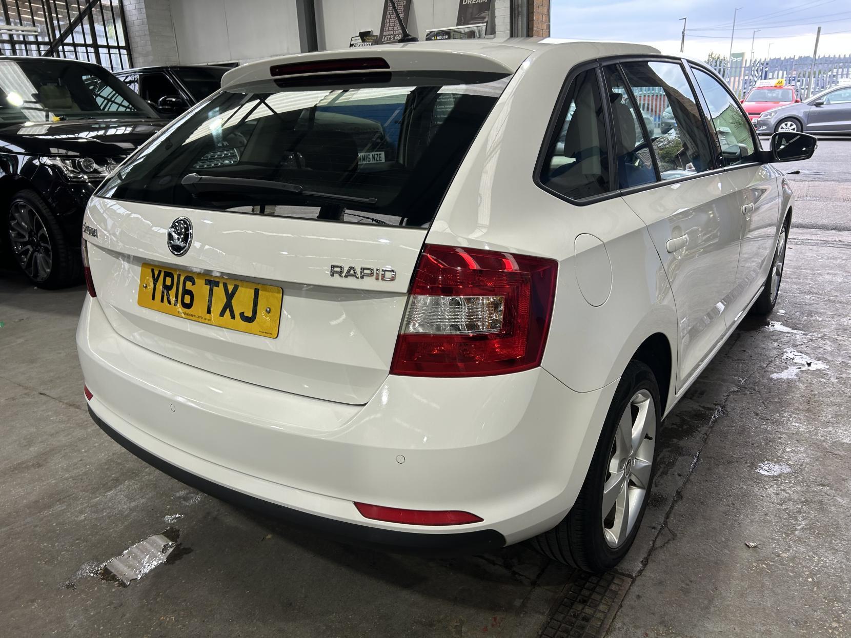 Skoda Rapid Spaceback - Image 7
