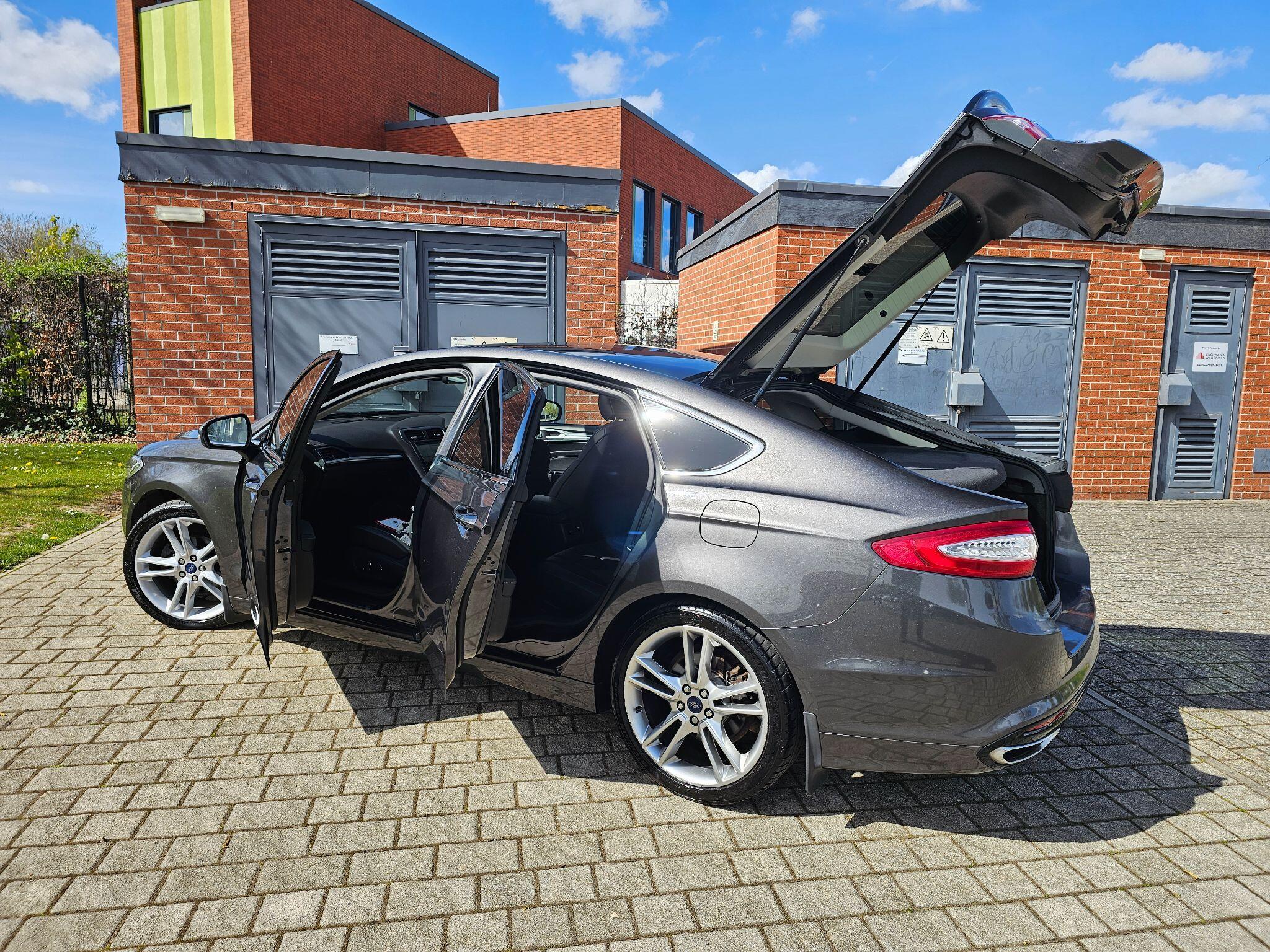 Ford Mondeo - Image 29