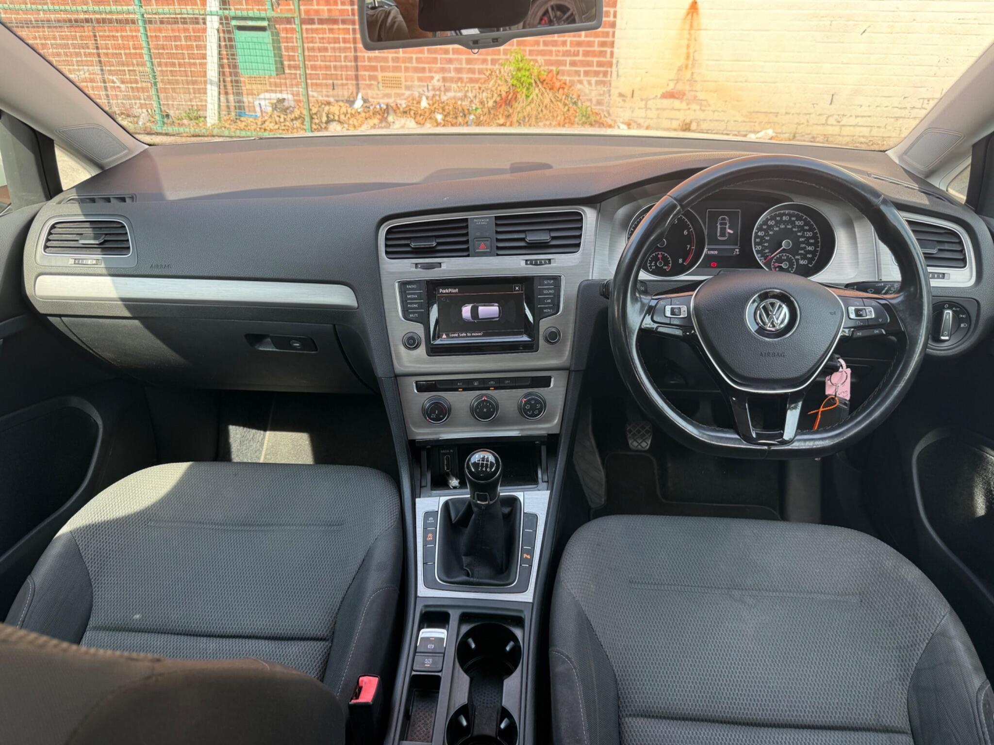 Volkswagen Golf - Image 17