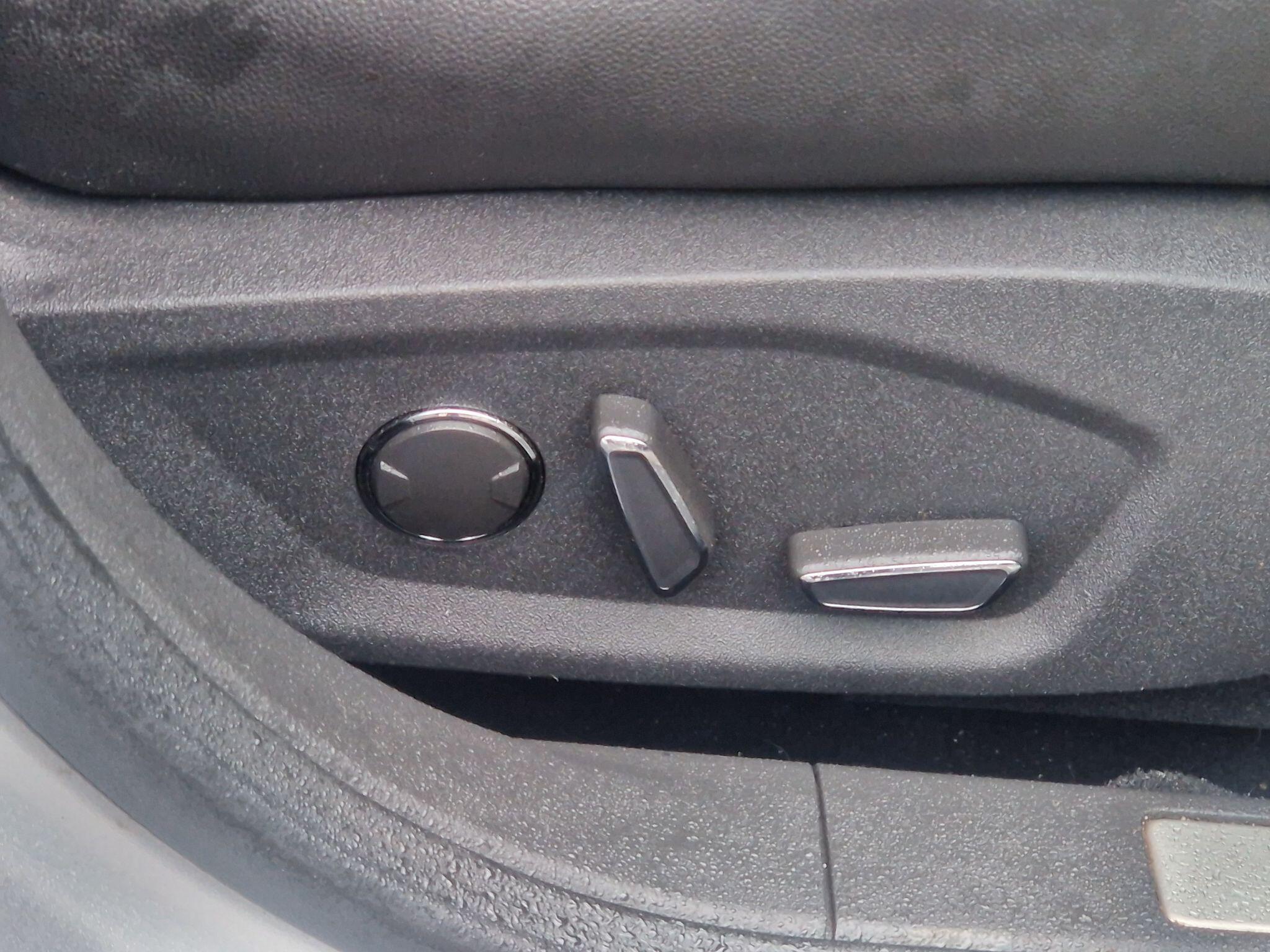 Ford Mondeo - Image 24