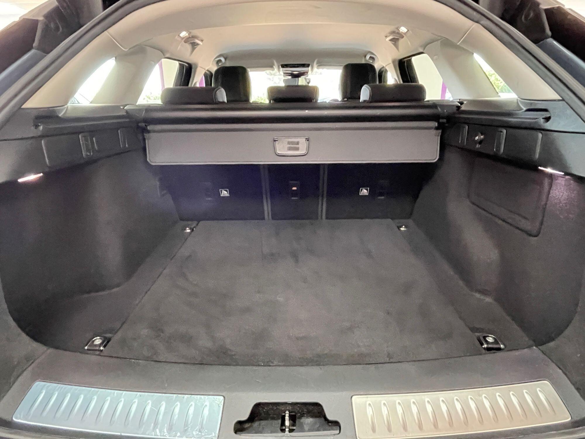 Land Rover Range Rover Velar - Image 18