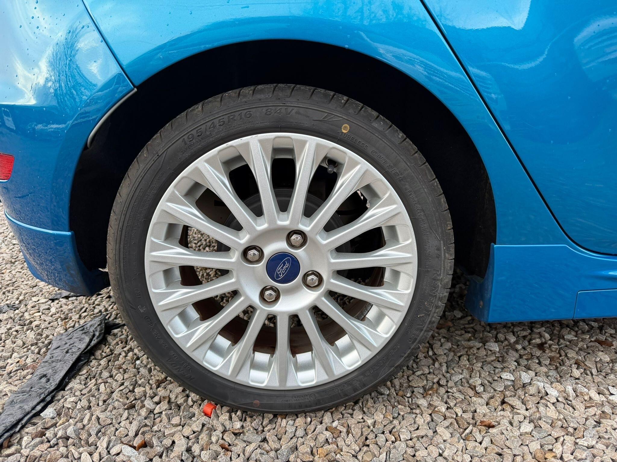 Ford Fiesta - Image 22