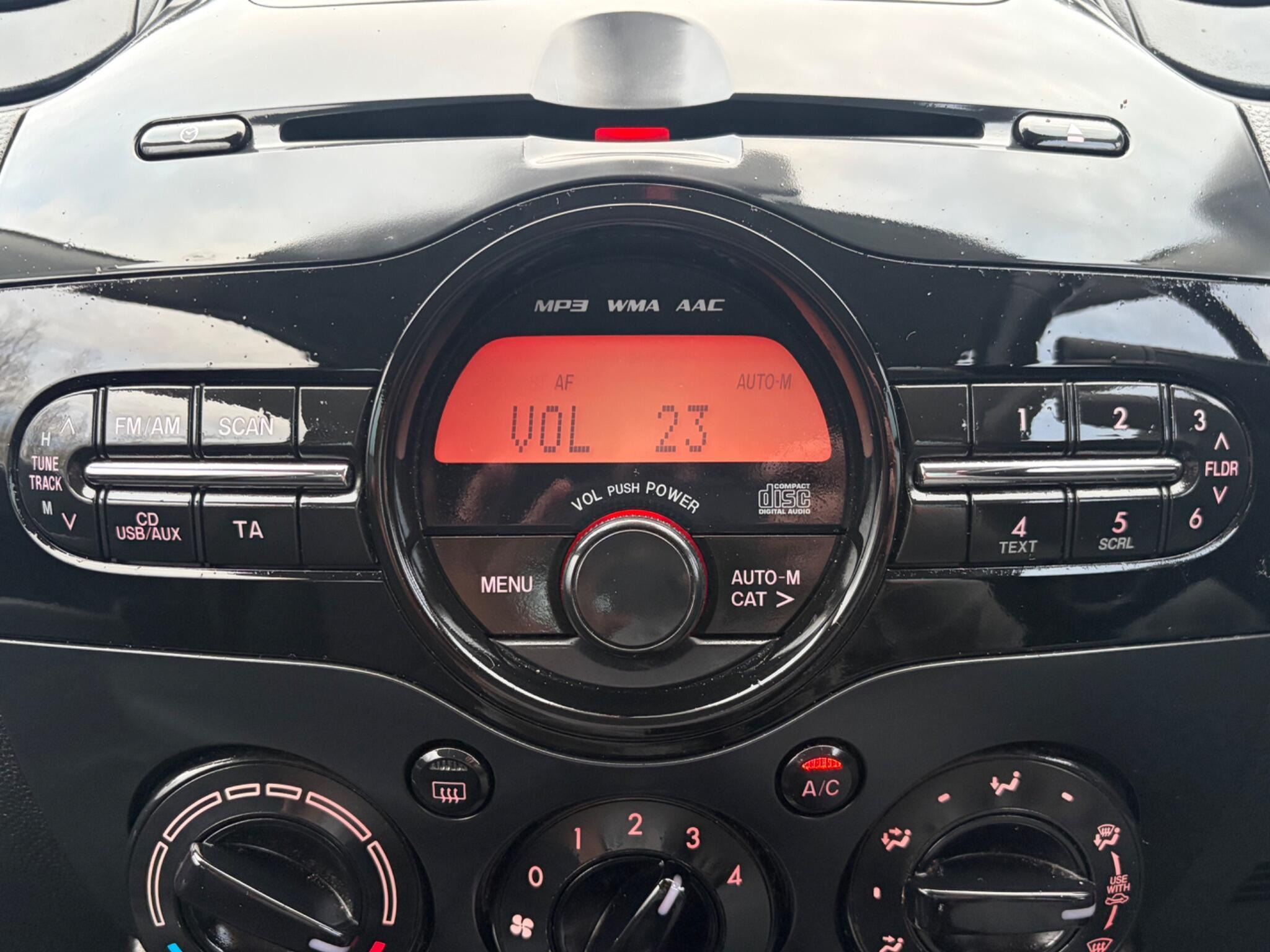 Mazda MAZDA2 - Image 17