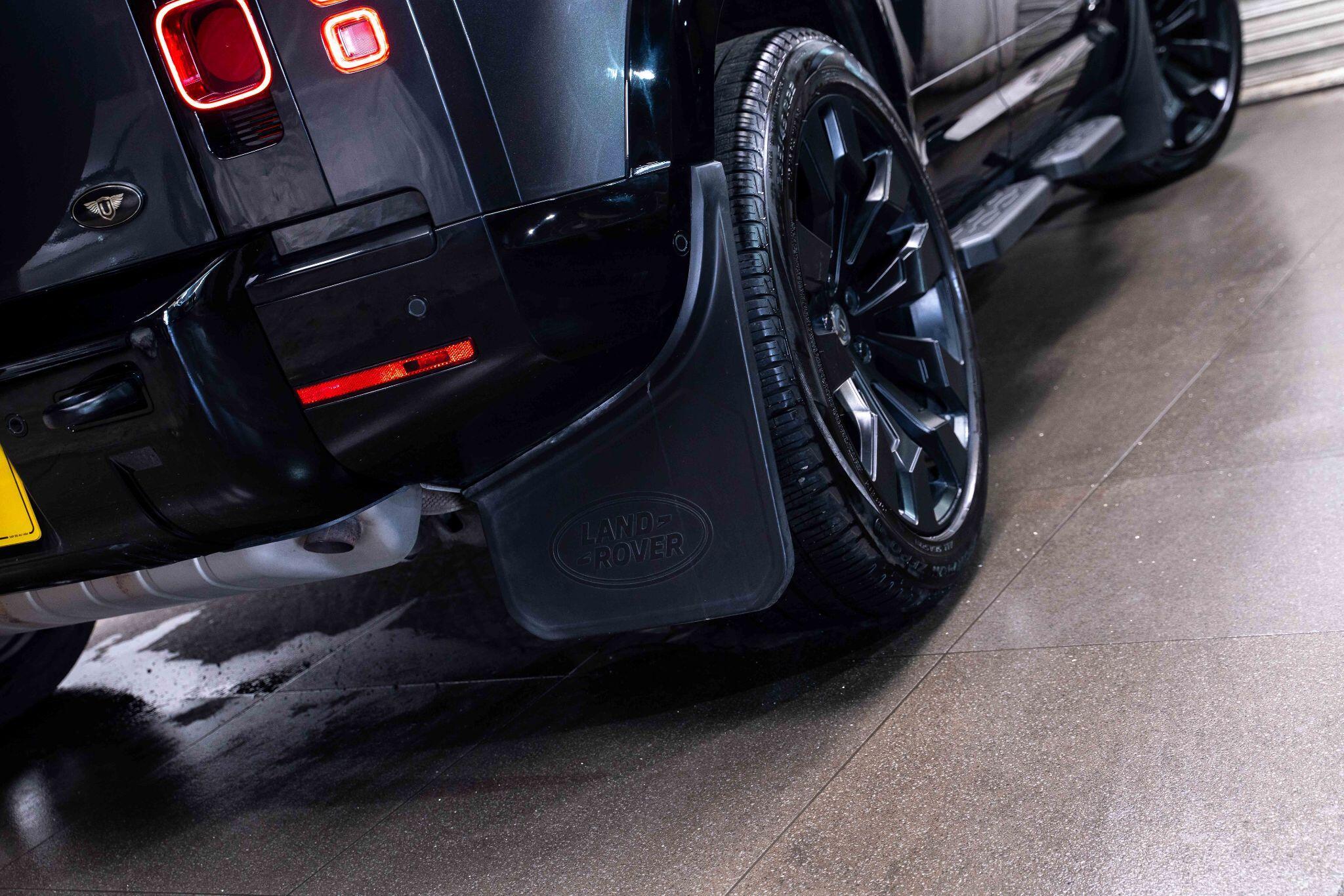 Land Rover Defender 110 - Image 15
