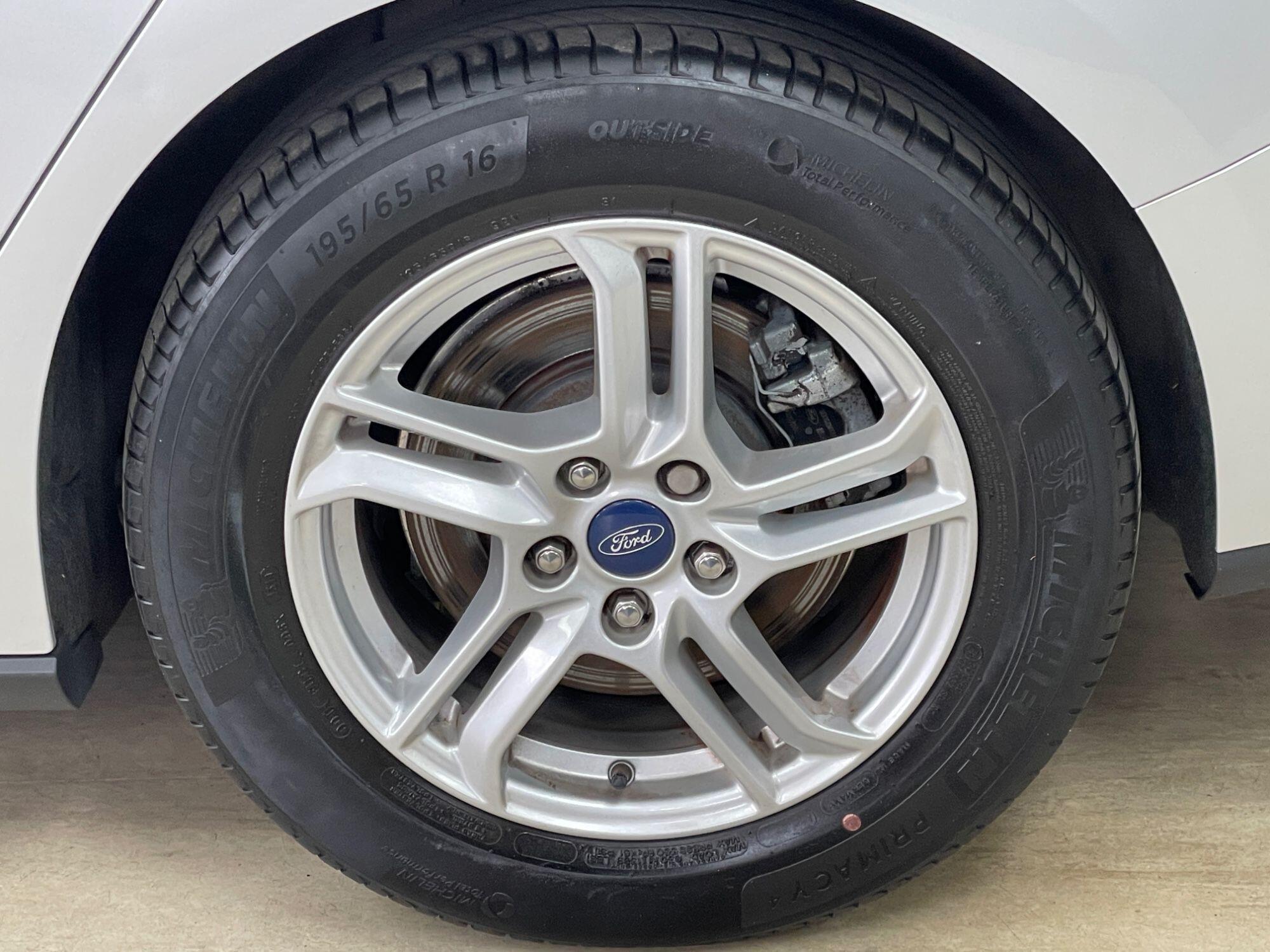 Ford Focus Diesel Estate - Image 15