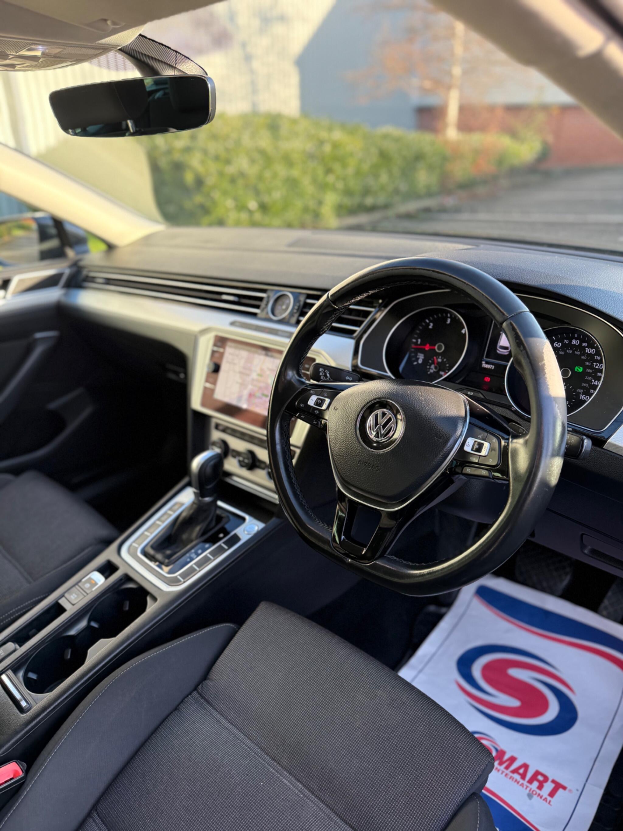 Volkswagen Passat - Image 21