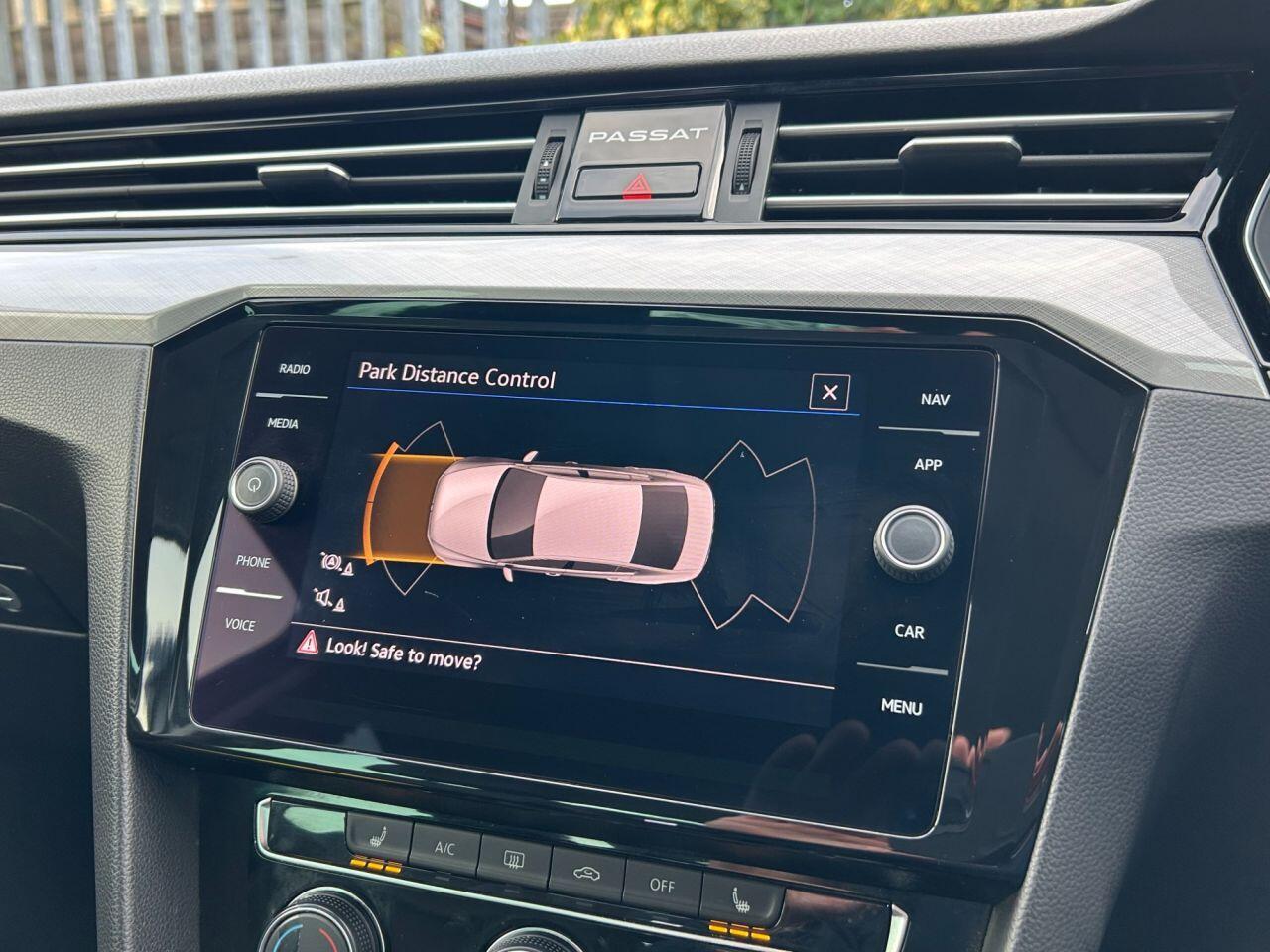 Volkswagen Passat - Image 7