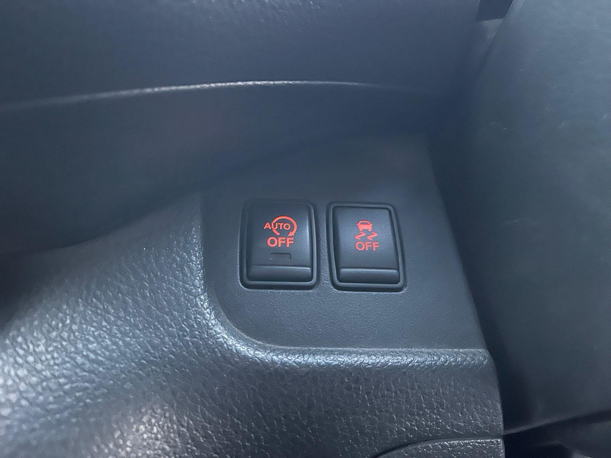 Nissan Serena - Image 19