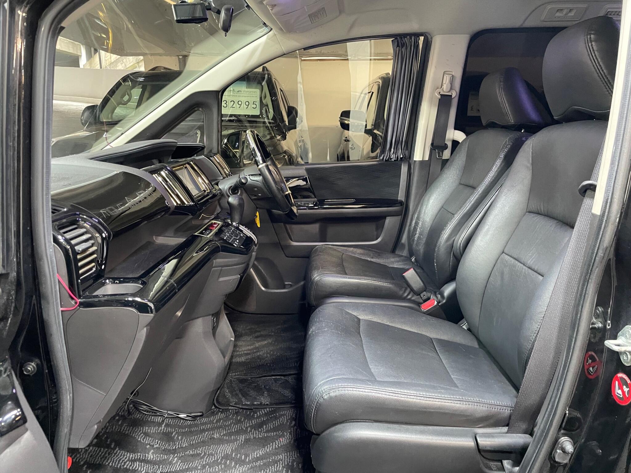 Honda Stepwagon - Image 11