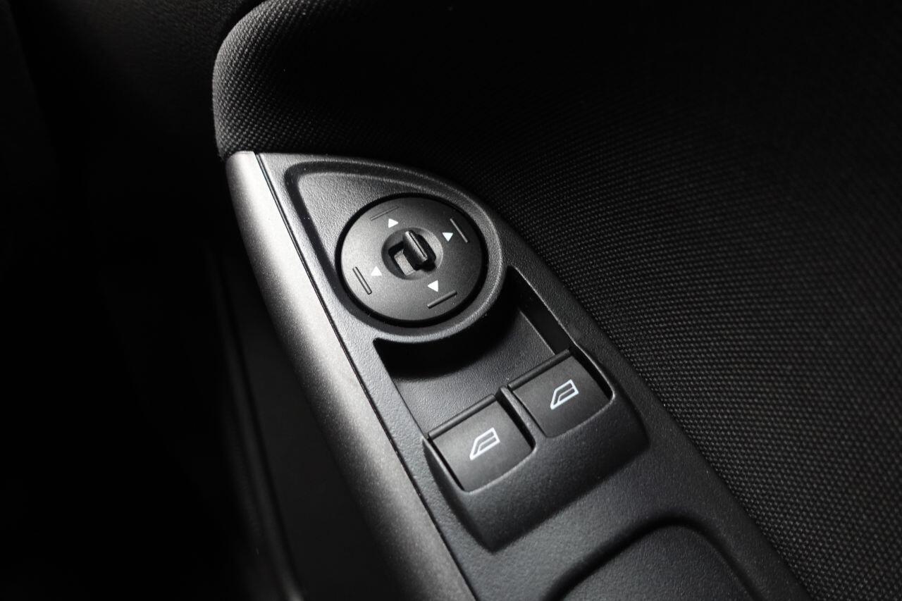 Ford Focus - Image 44