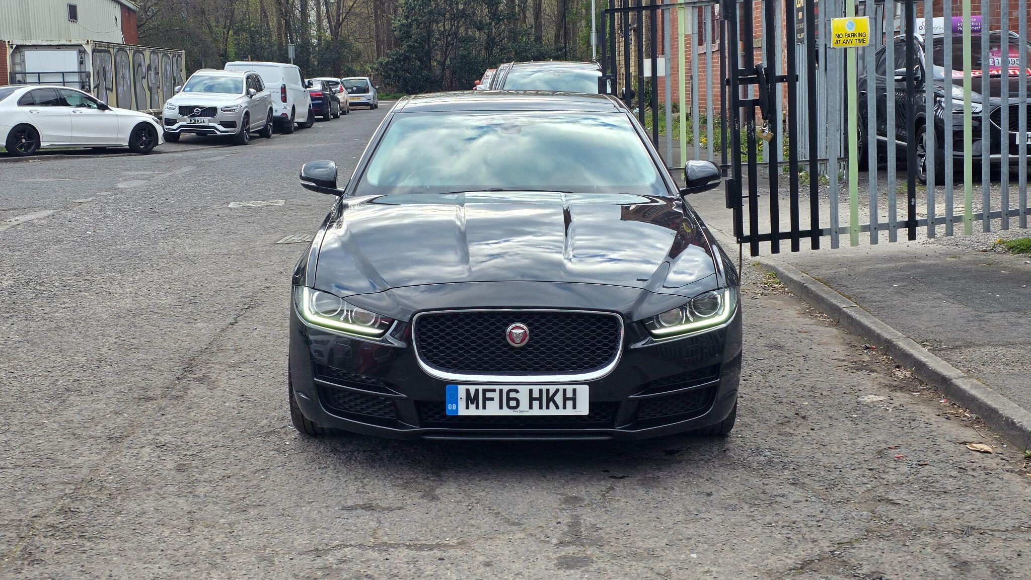 Jaguar XE - Image 2