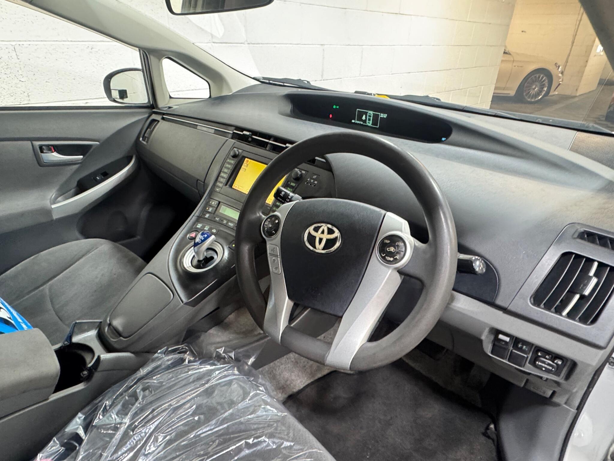 Toyota Prius - Image 8