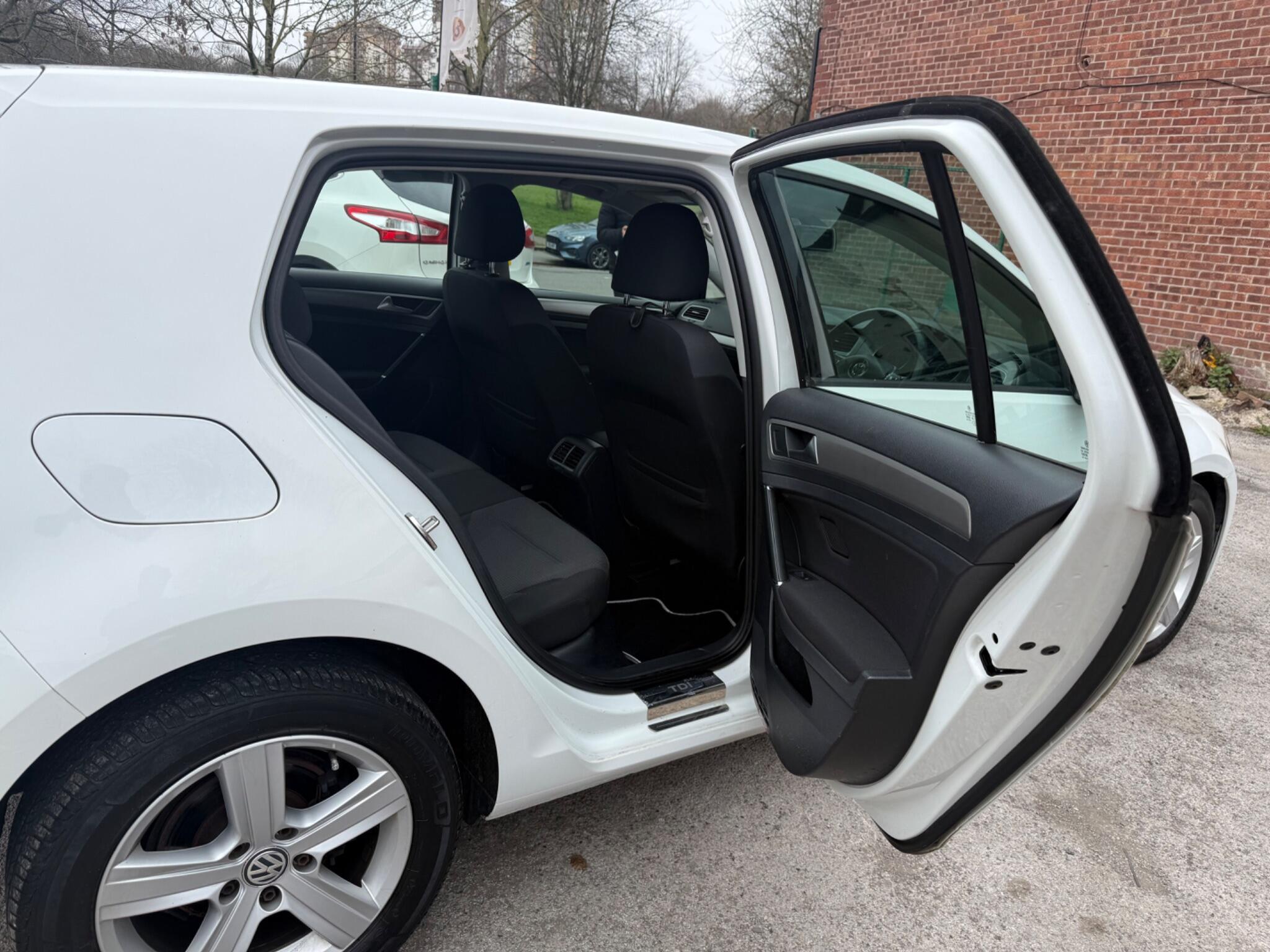 Volkswagen Golf - Image 22