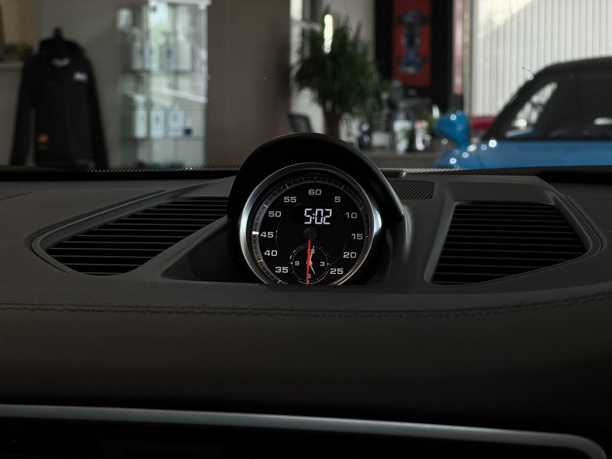 Porsche 911 - Image 30