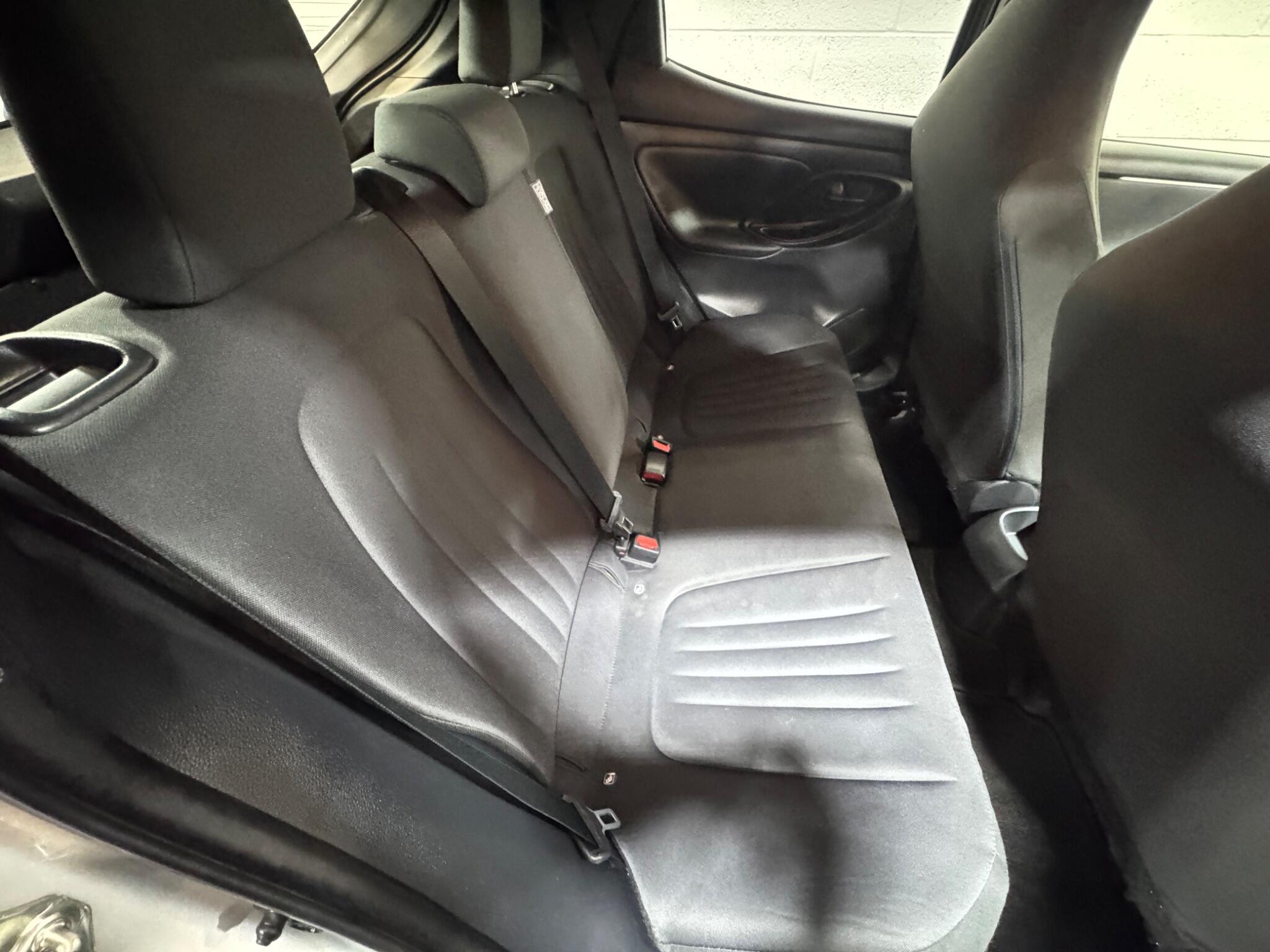 Toyota Yaris - Image 11