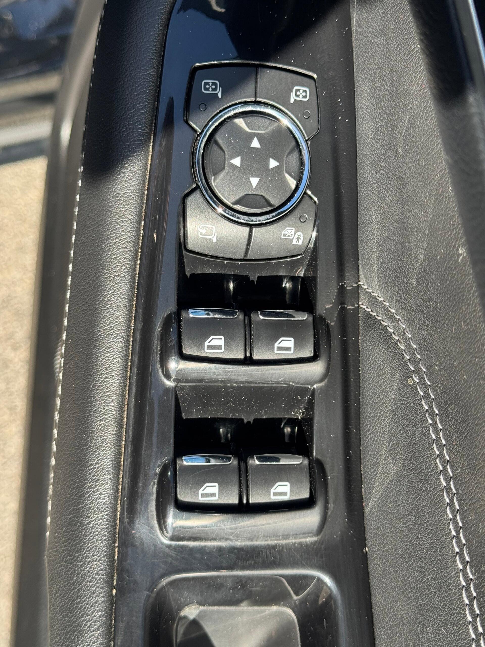 Ford S-MAX - Image 16
