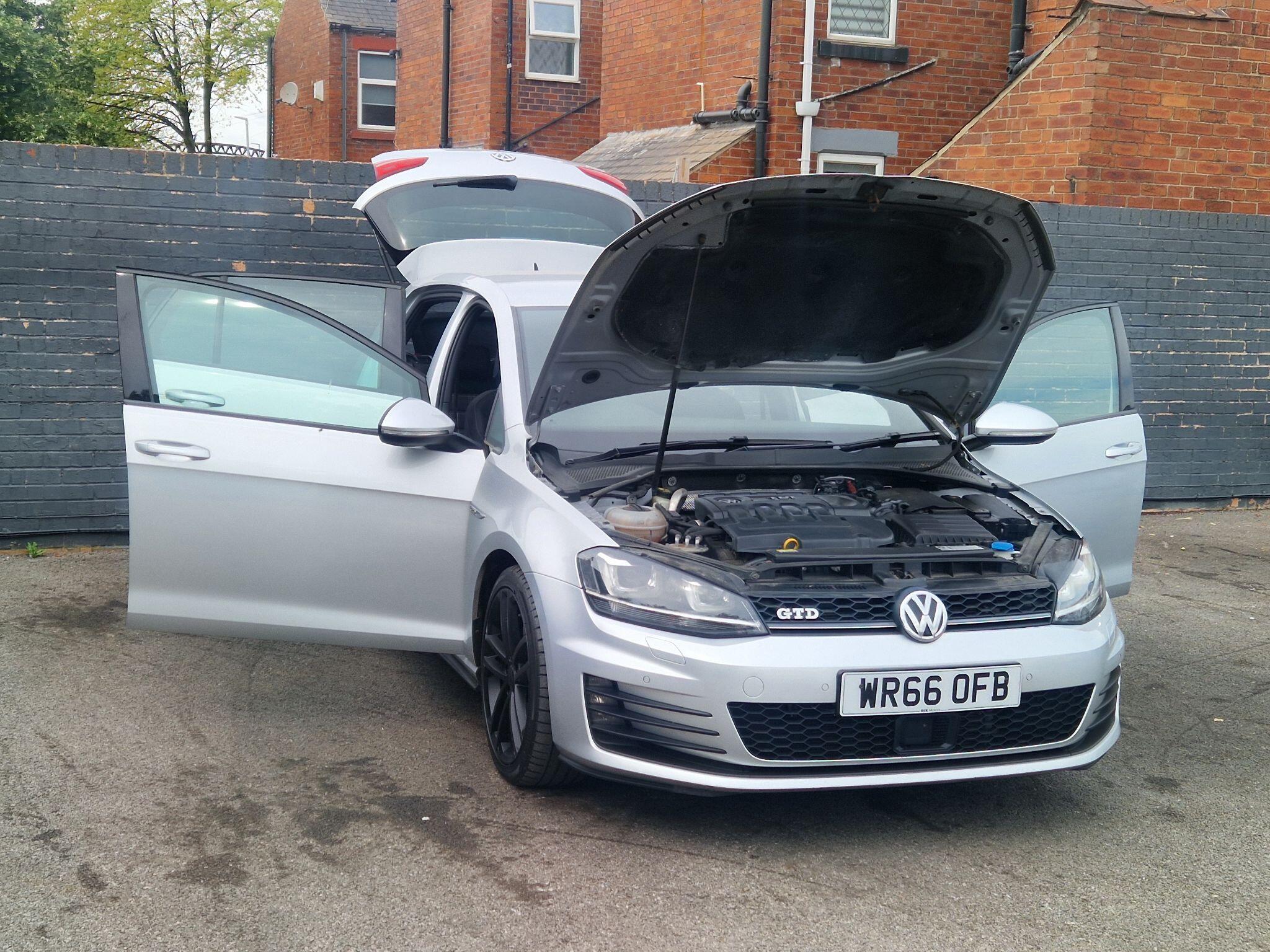 Volkswagen Golf - Image 12
