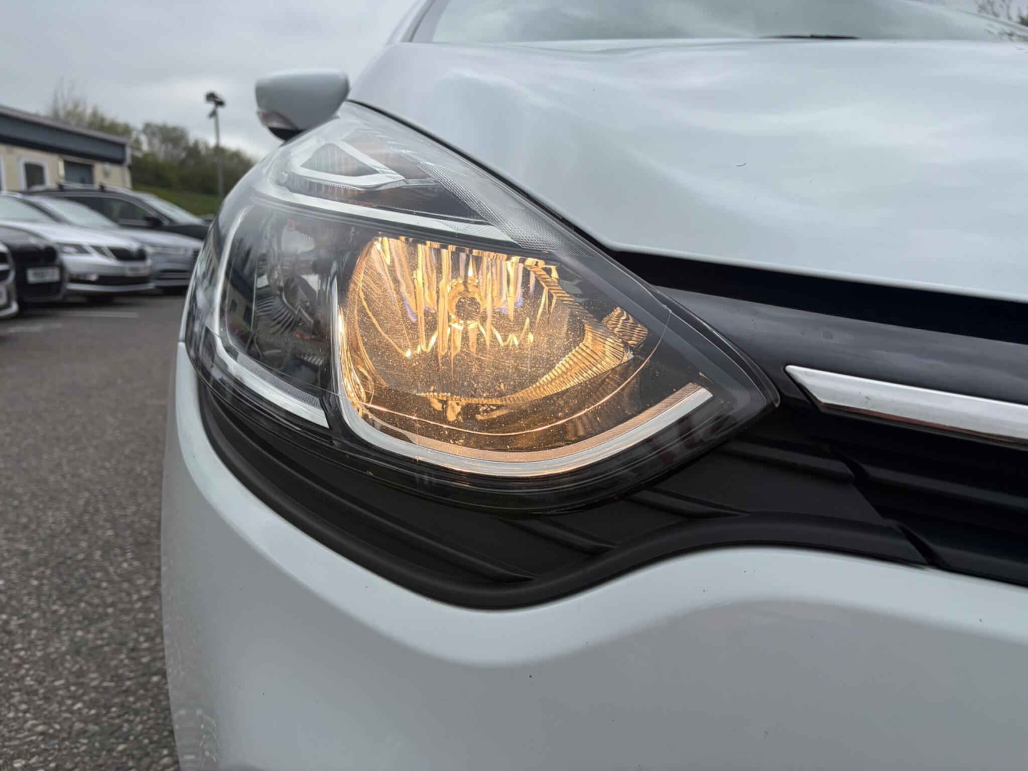 Renault Clio - Image 40