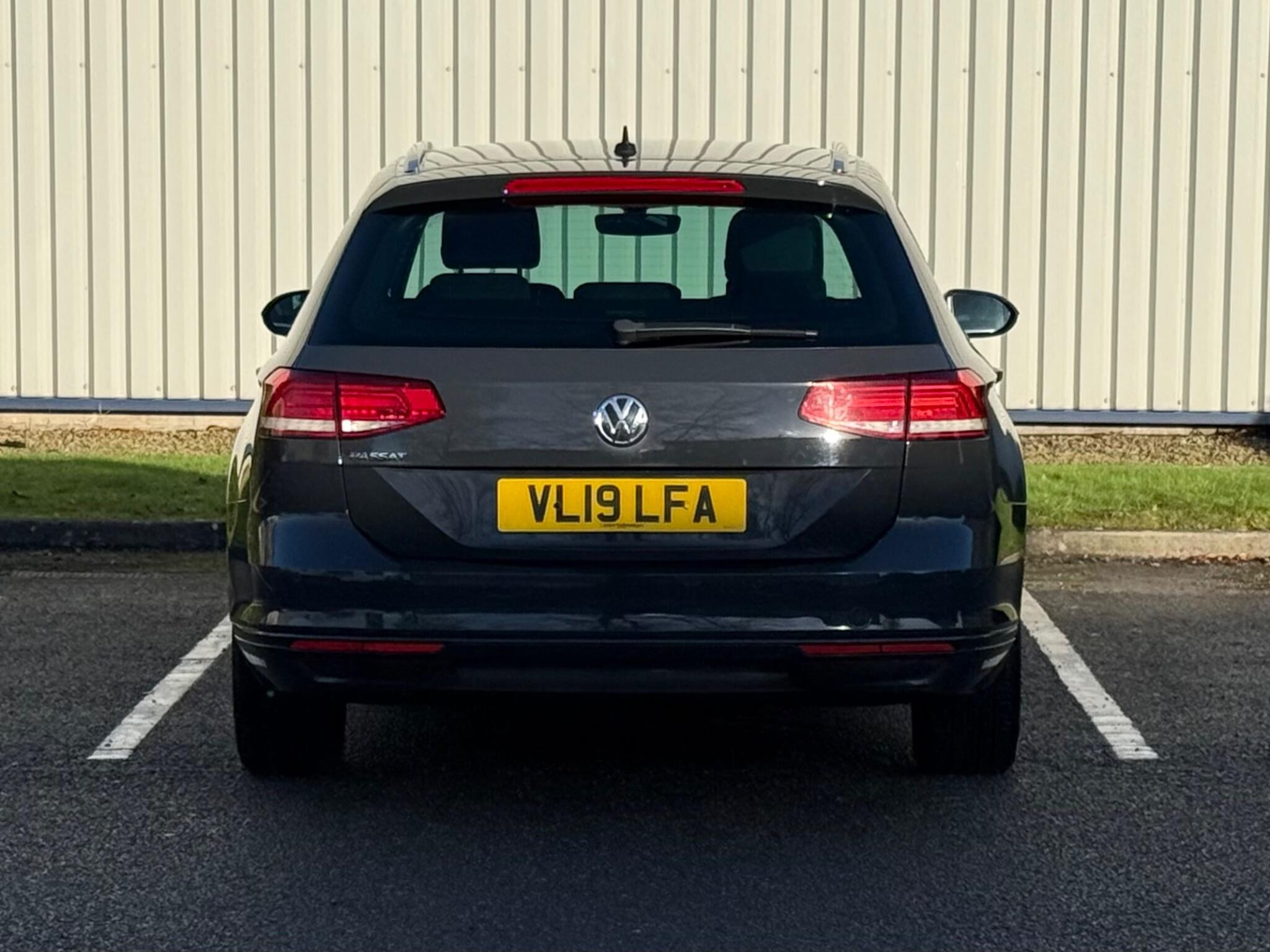 Volkswagen Passat - Image 14